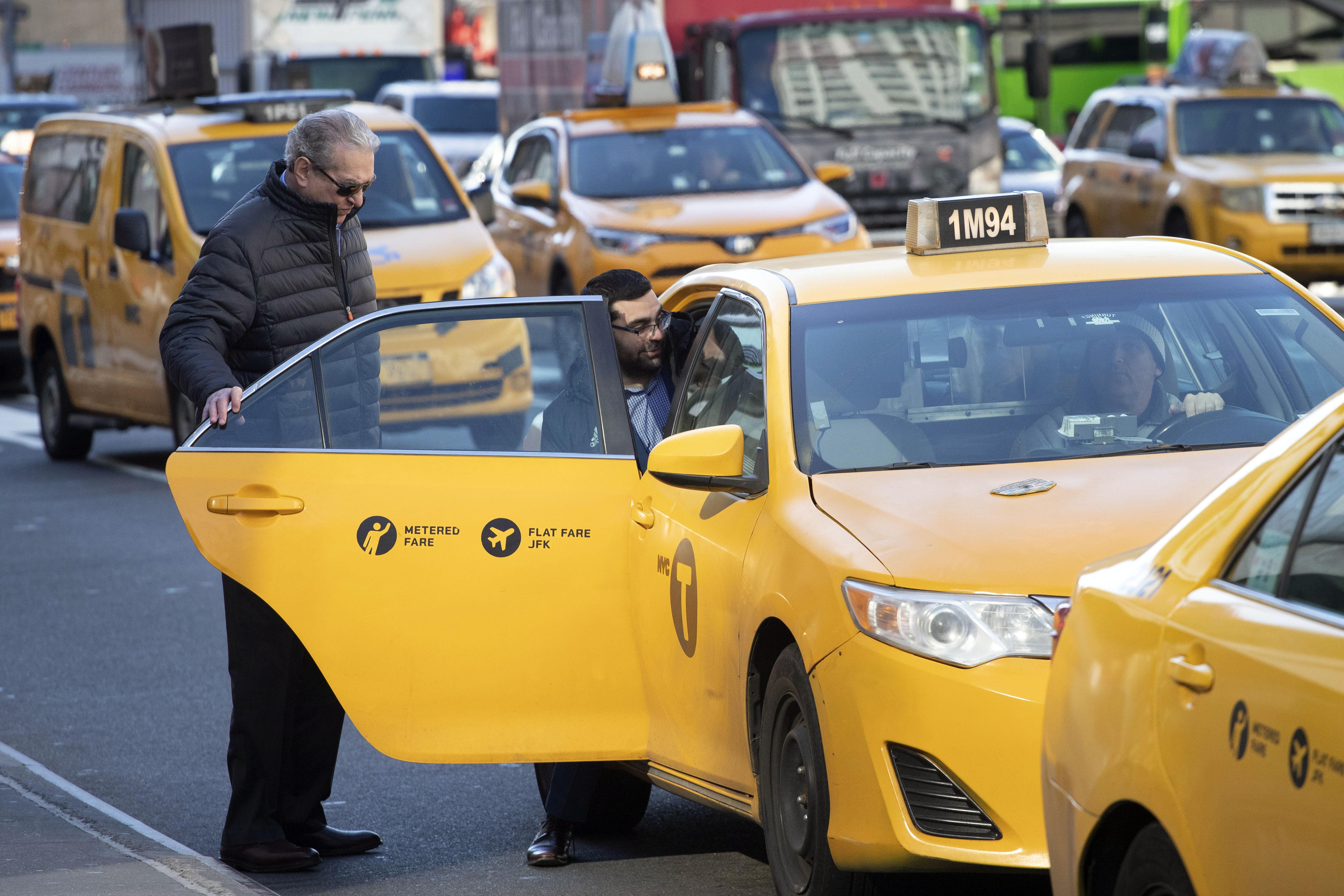 New York City taxi driver hits 6 pedestrians, 3 taken to