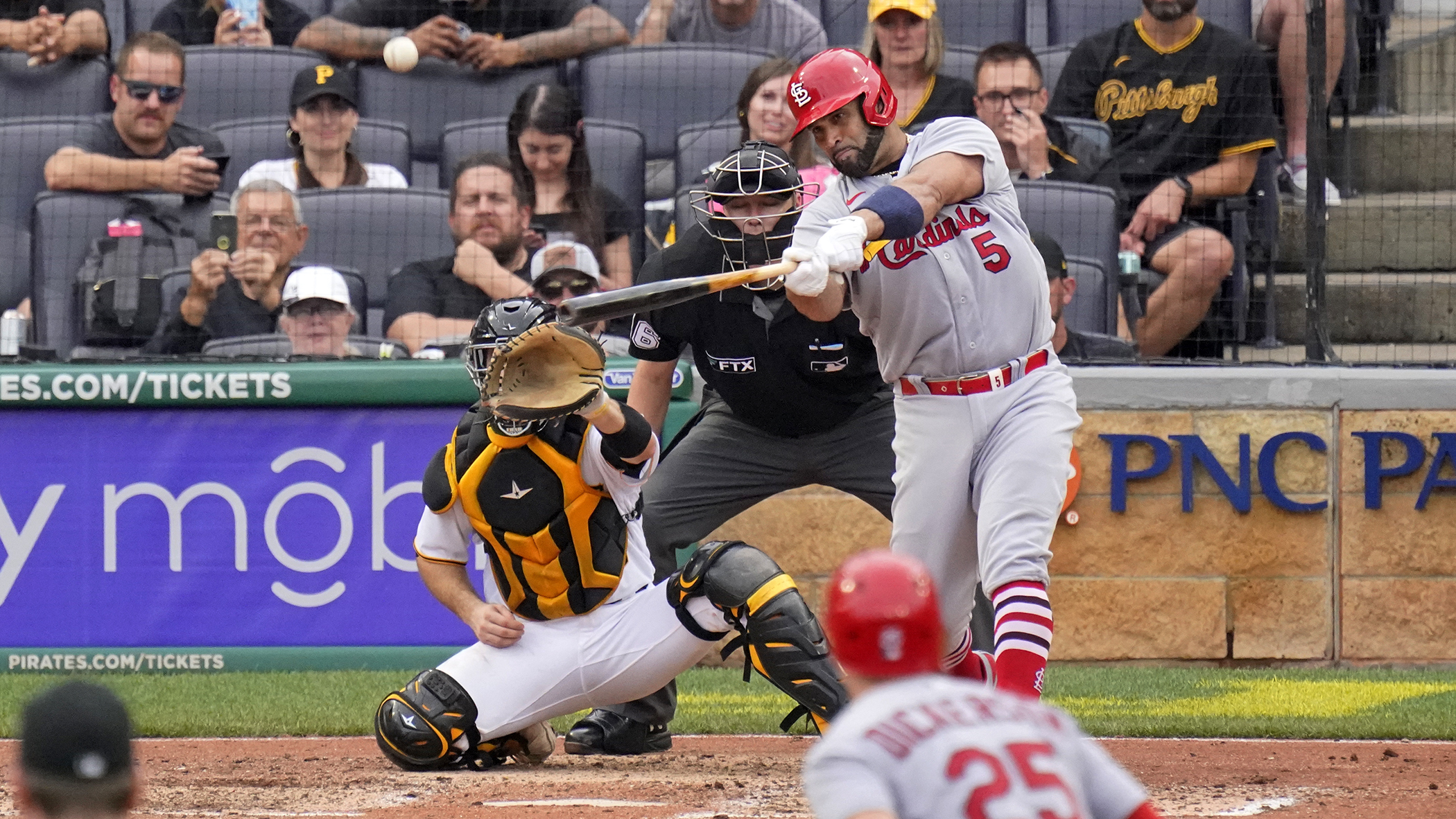 Albert Pujols finds a new major-league home, moving crosstown to