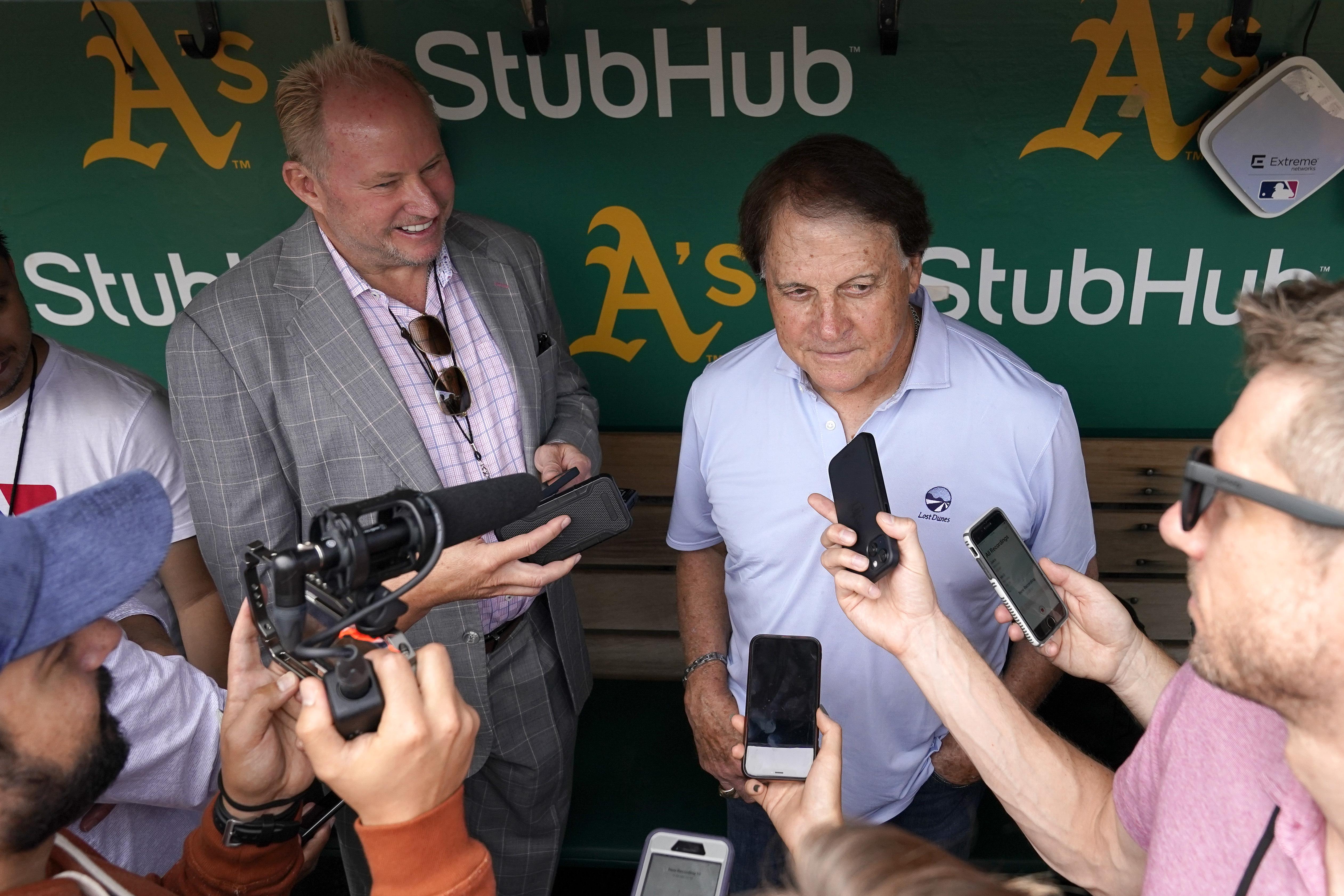 Tony La Russa does it again, issues intentional walk on 1-2 count