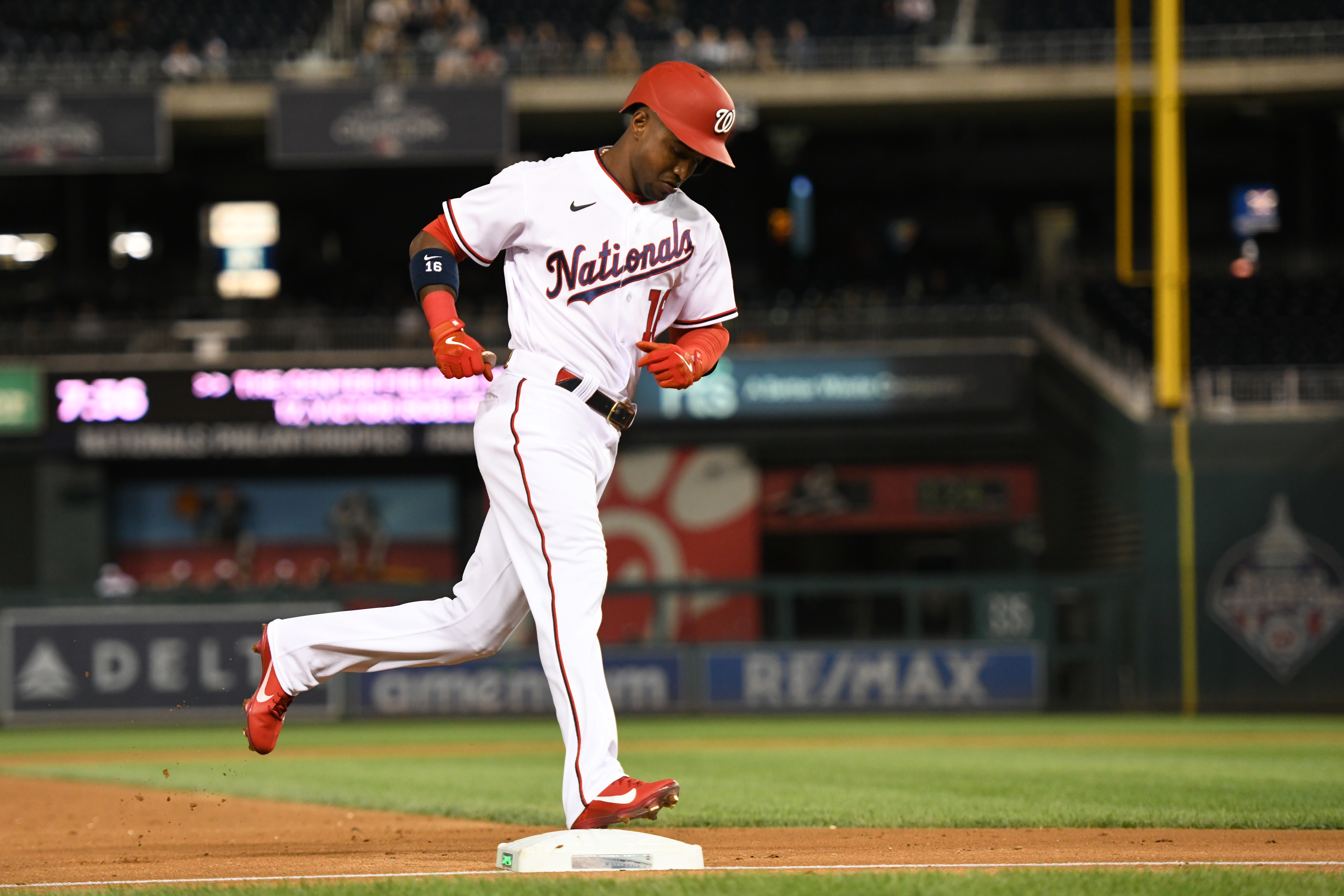 Washington Nationals & Victor Robles avoid arbitration, agree on 1