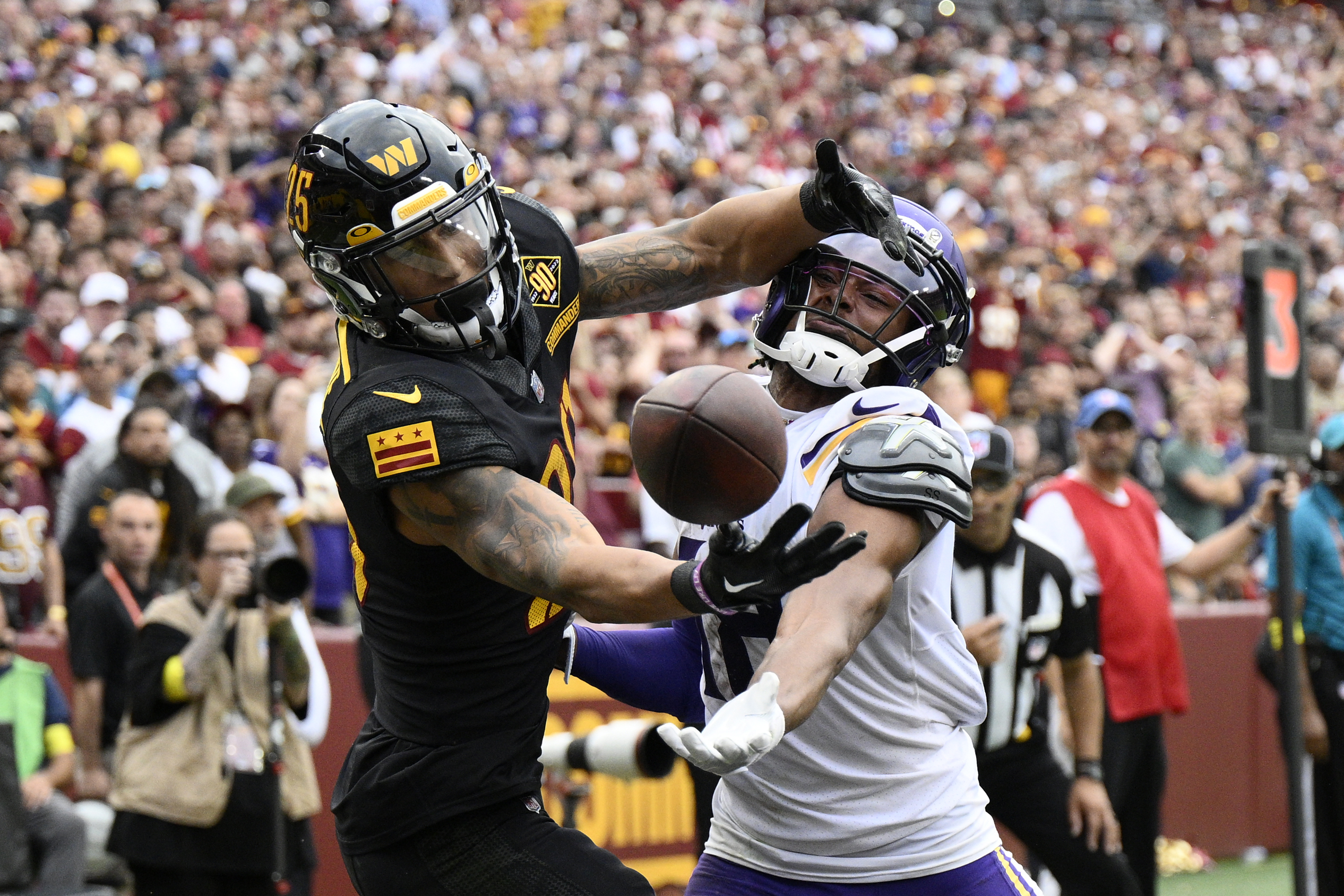 Washington Commanders cornerback Benjamin St-Juste (25) against