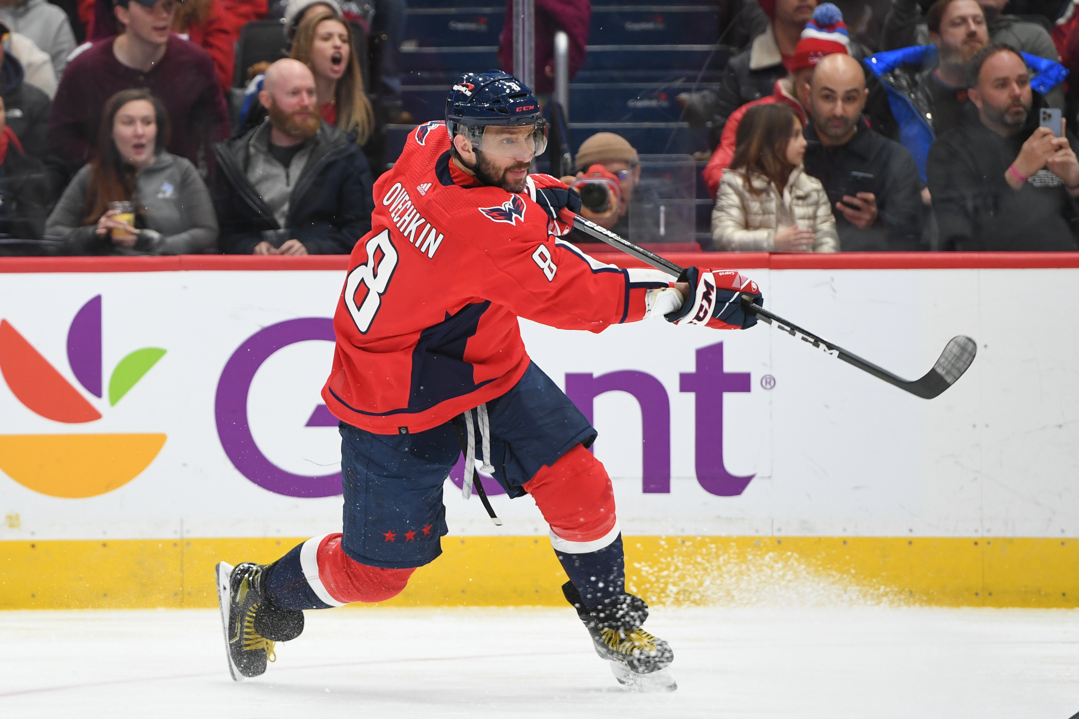 Ovechkin at 800 now chasing Howe for 2nd on NHL goals list
