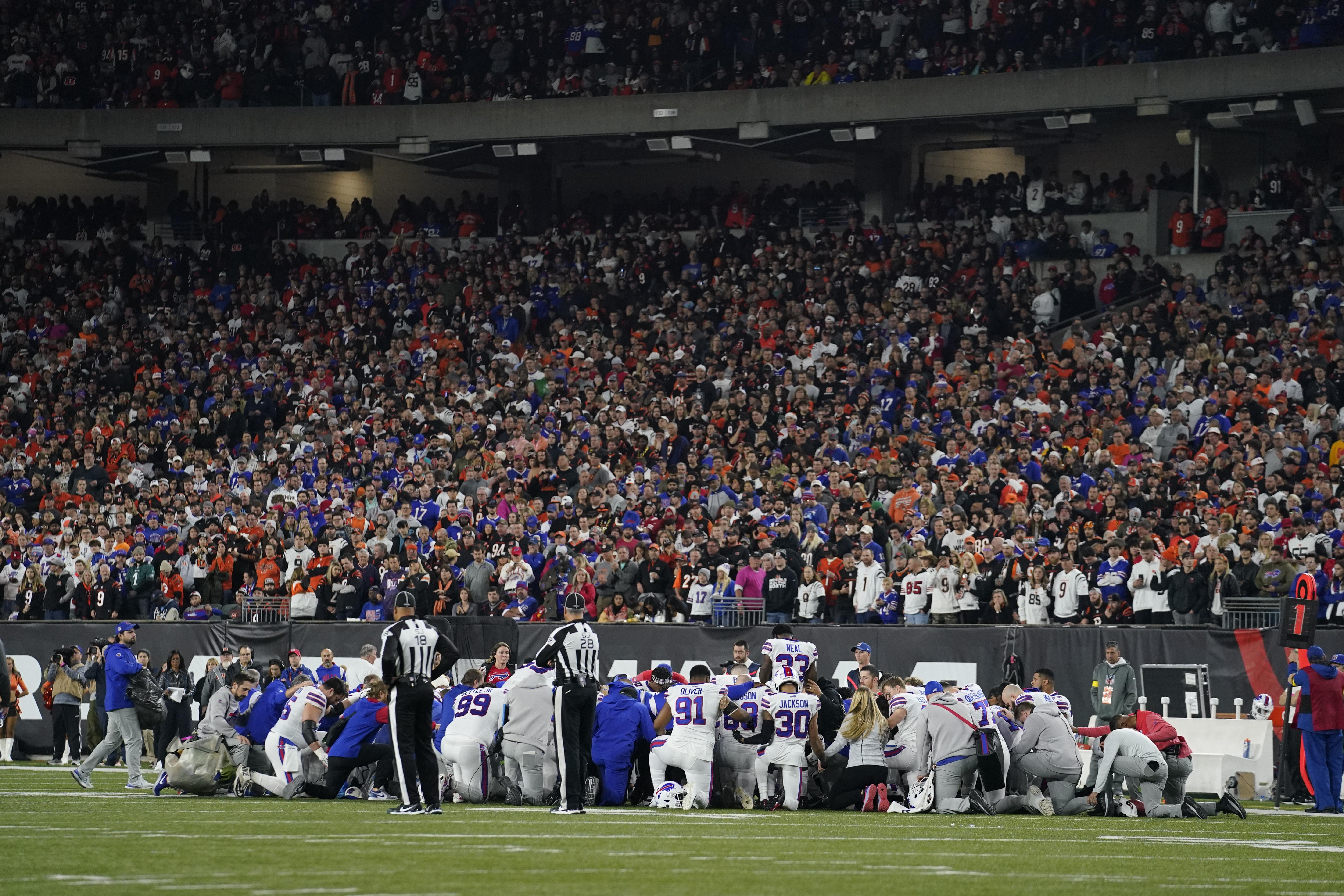 NFL Will Not Complete Bills-Bengals Game Where Damar Hamlin Was Hurt – The  Hollywood Reporter