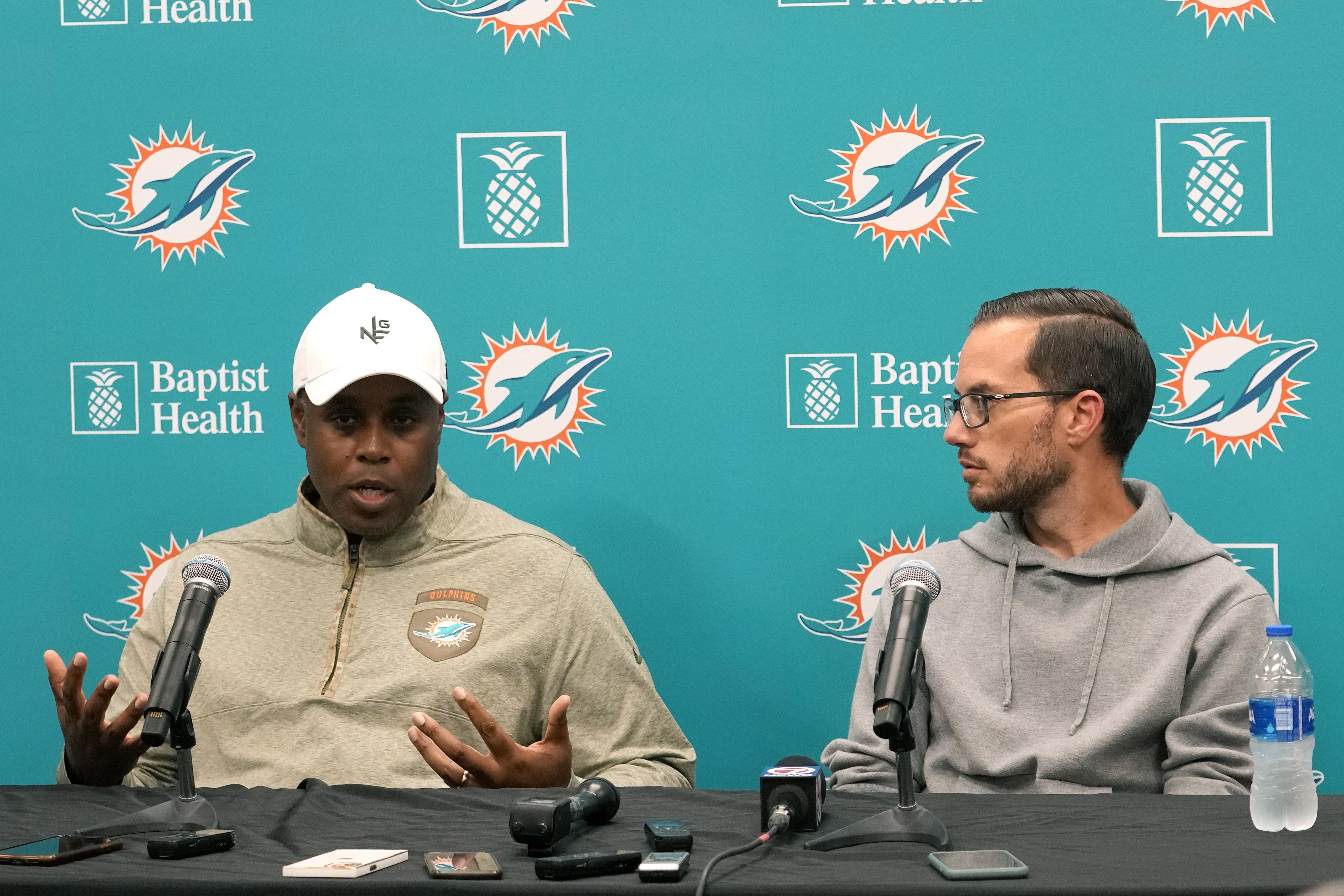 Flores fired after 3 playoff-less seasons with Dolphins