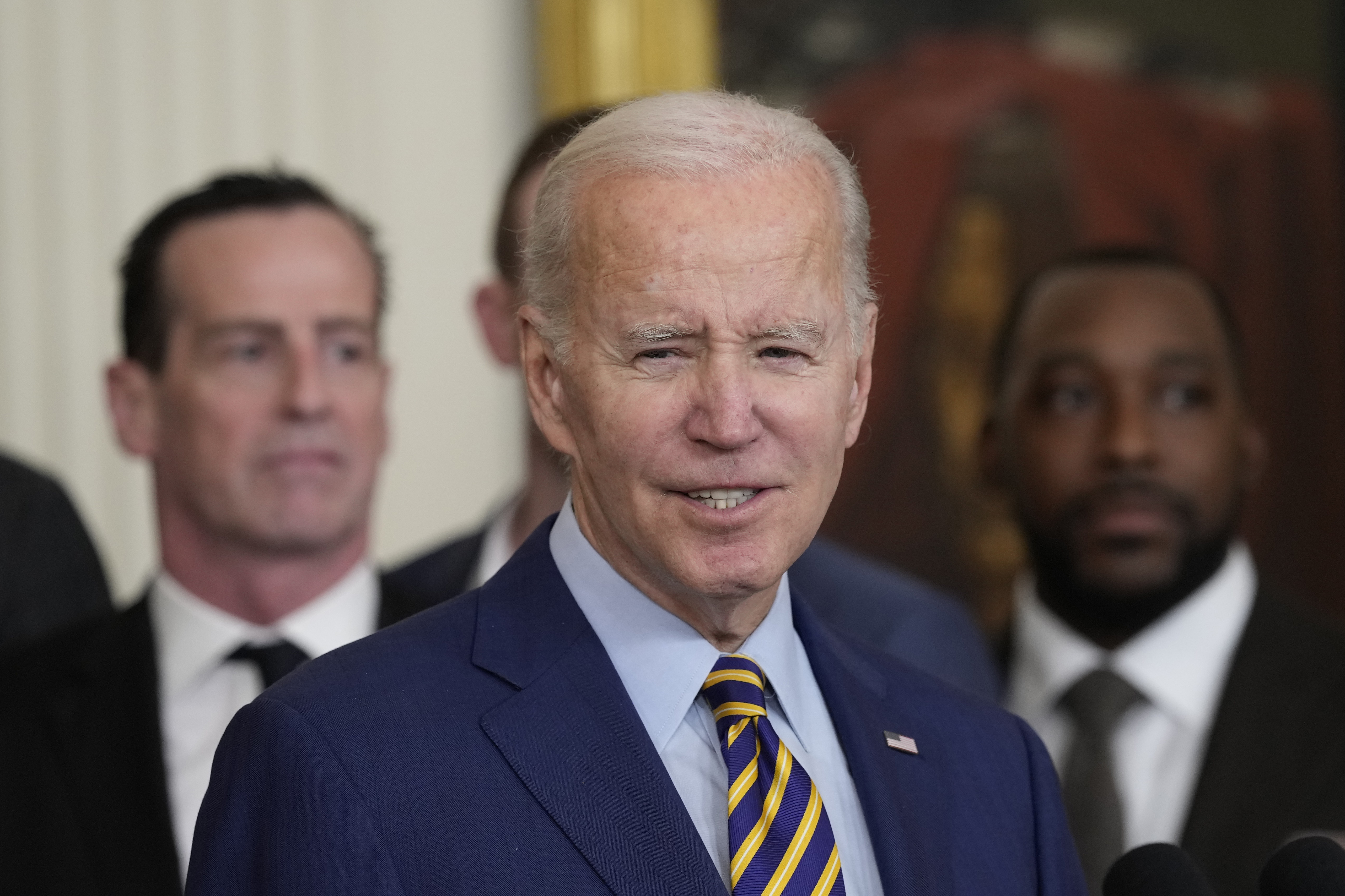 Biden welcomes NBA Champion Warriors, pledges support for California