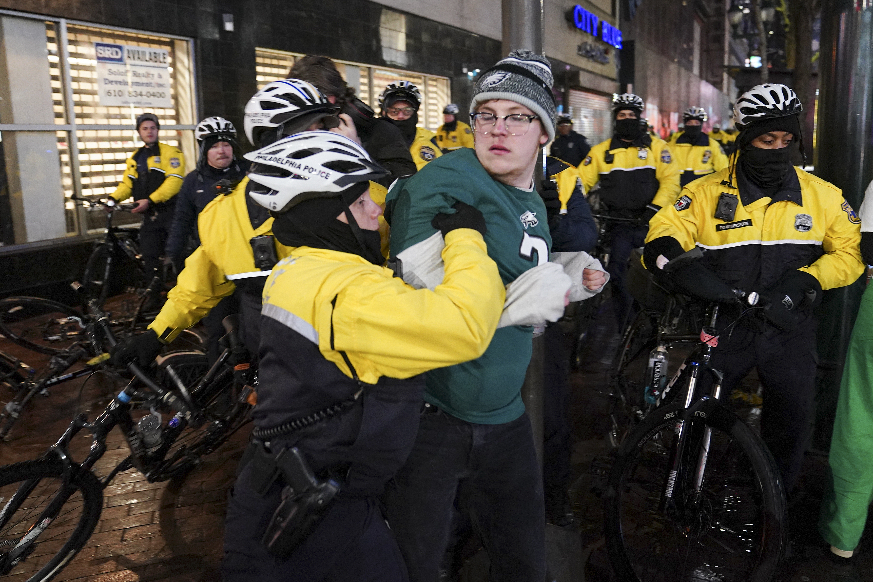 Philadelphia Eagles fans search for jerseys, other gear, ahead of Super  Bowl 57 - 6abc Philadelphia