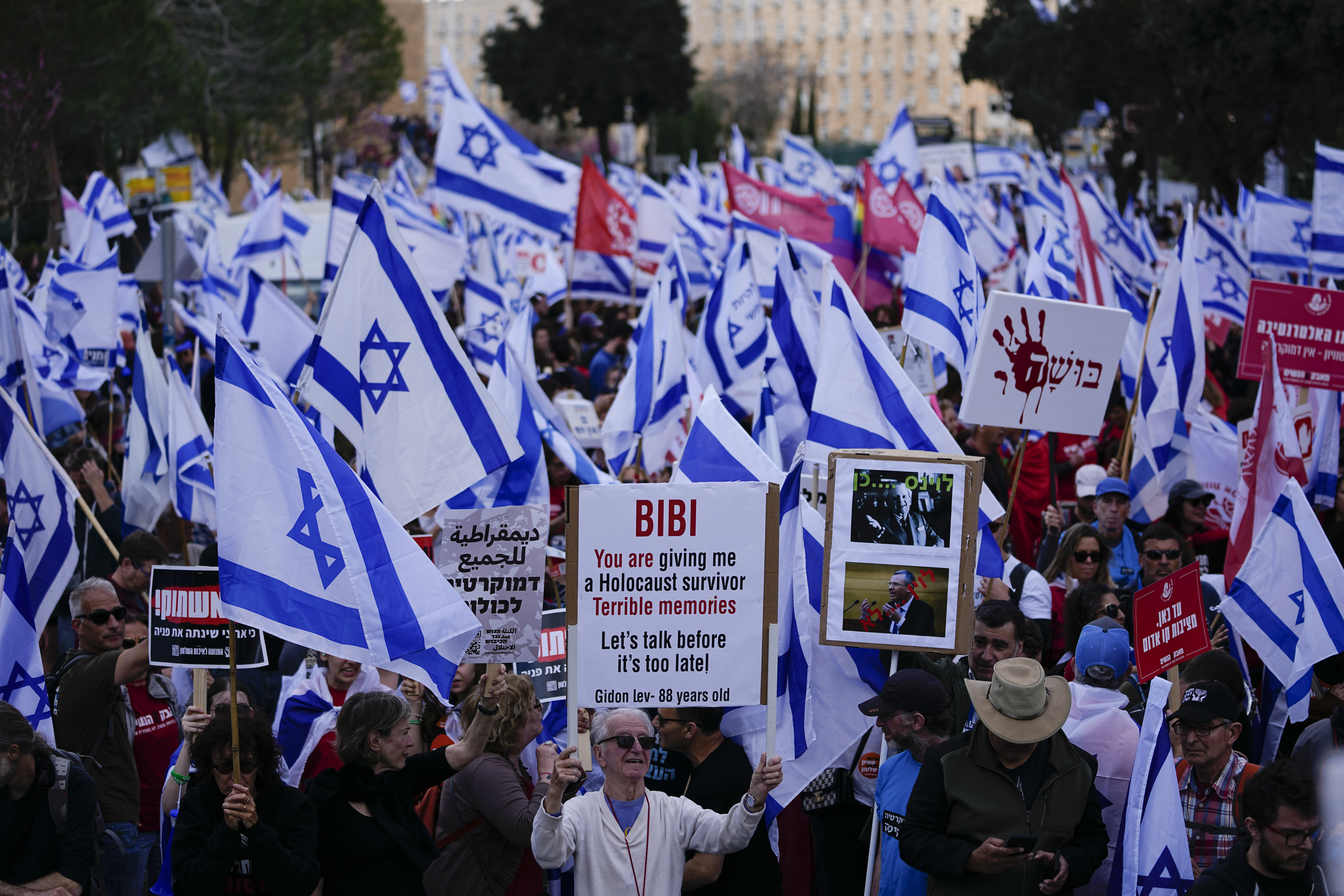 Israeli unions launch strike, upping pressure on Netanyahu