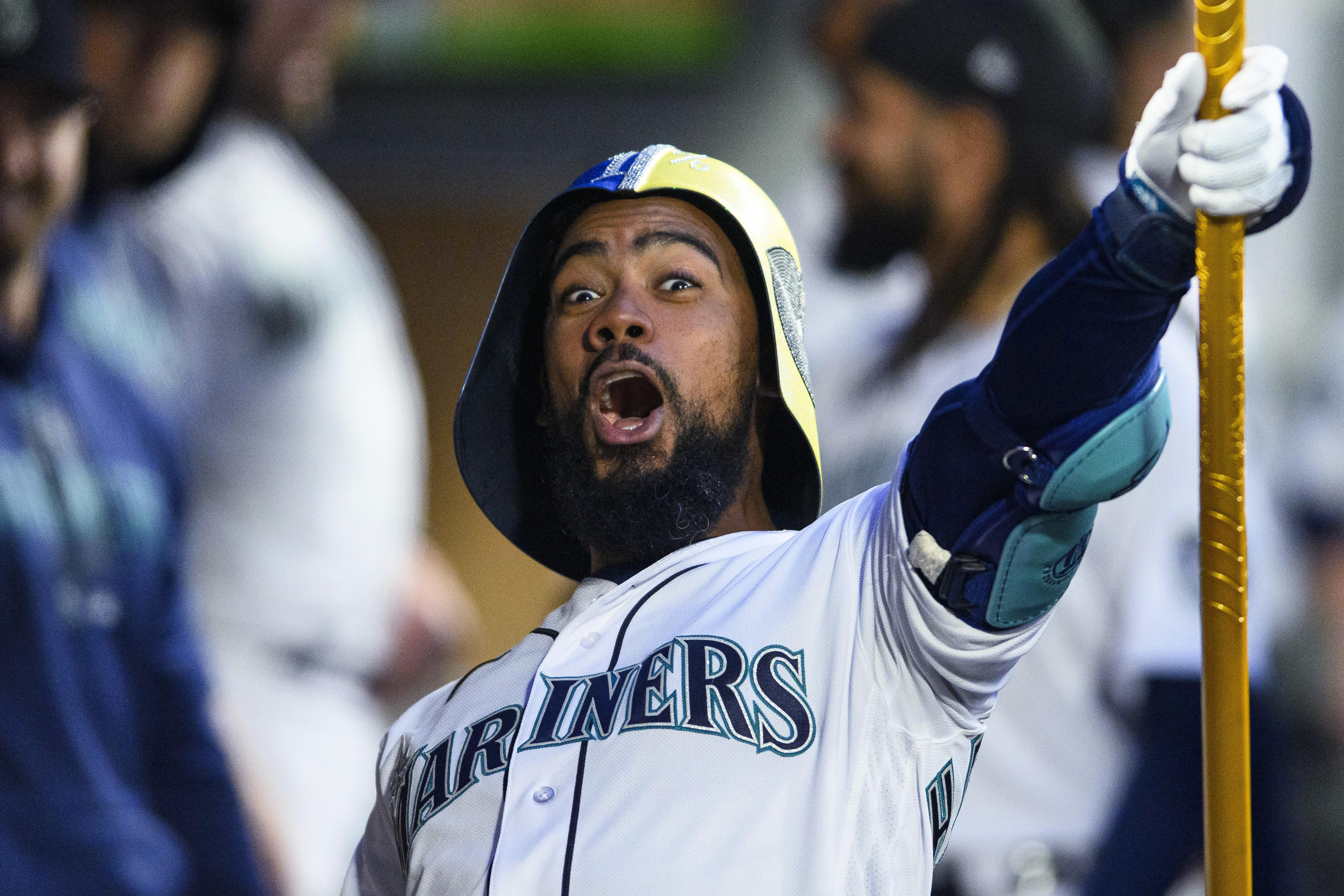 Sam Haggerty starts the chaos on the basepaths as Mariners score