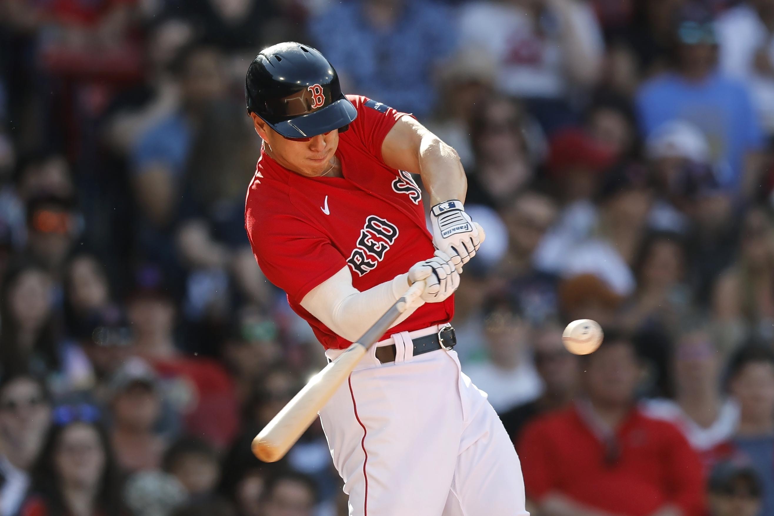 Red Sox sign outfielder Rob Refsnyder through 2024, with team option for  2025 - CBS Boston