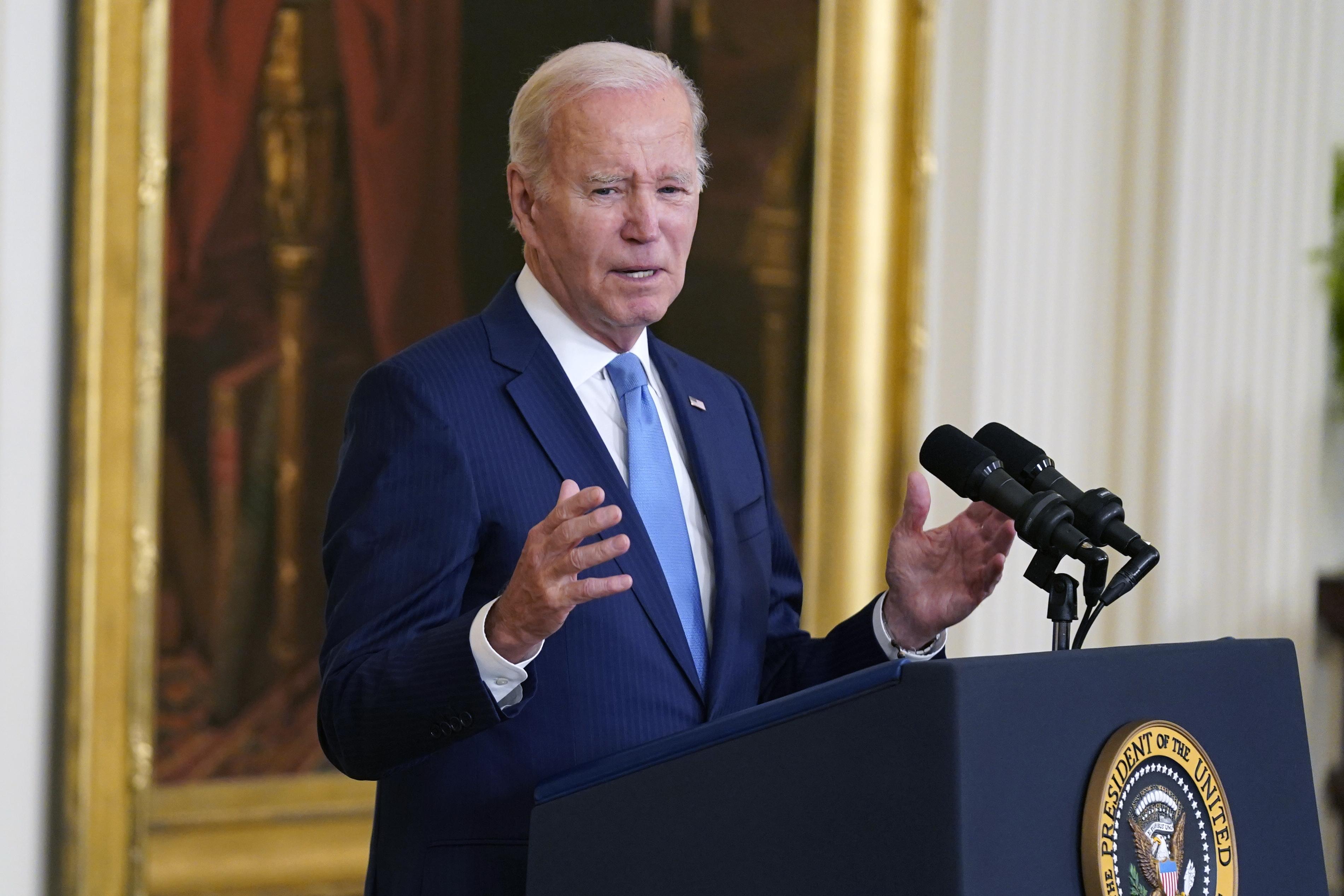 Biden awards Medal of Honor to Vietnam War pilot Larry Taylor