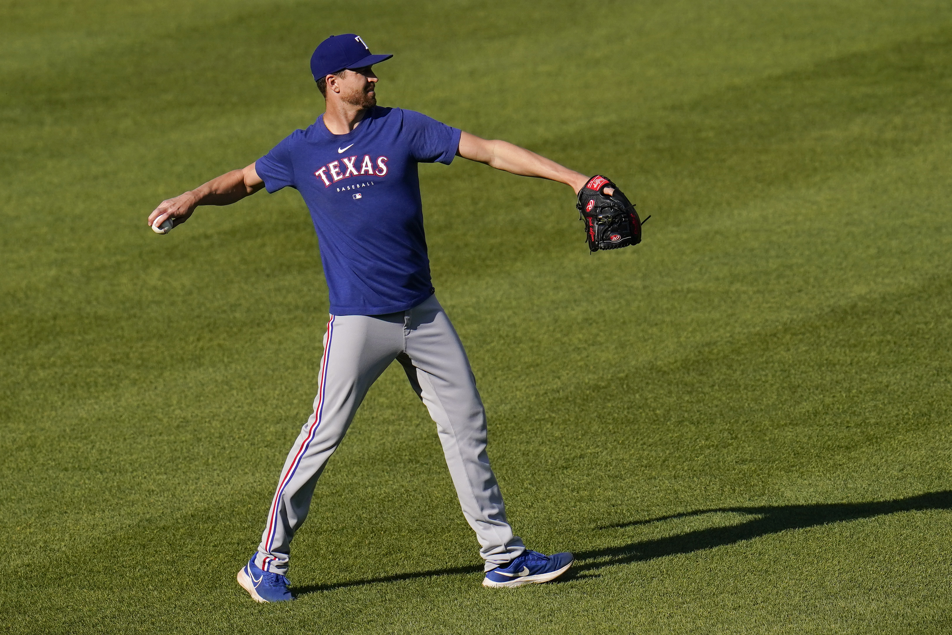 Ex-Mets ace Jacob deGrom throws 1st bullpen with Rangers 