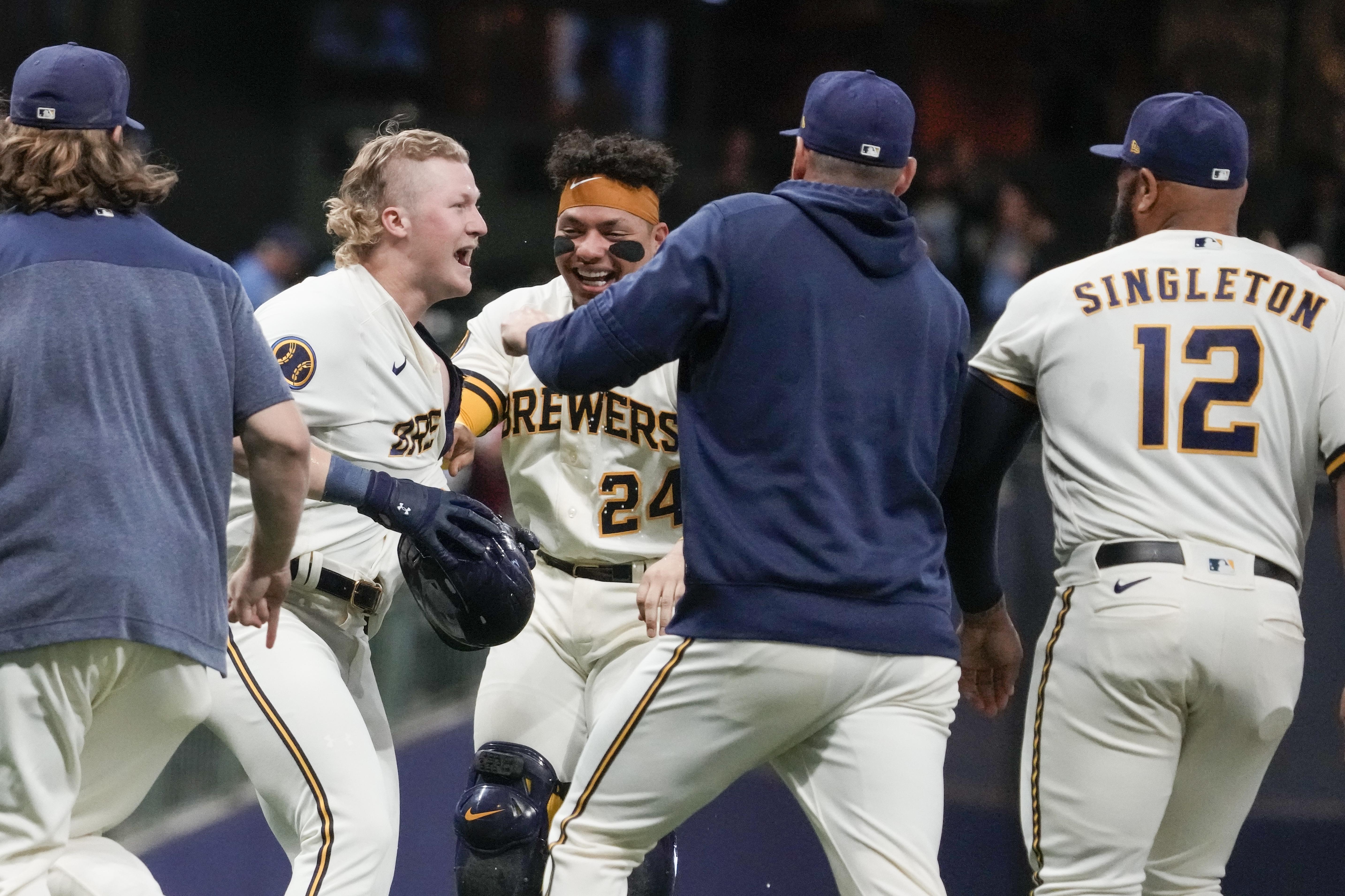 Six-run fifth lifts Brewers over Pirates