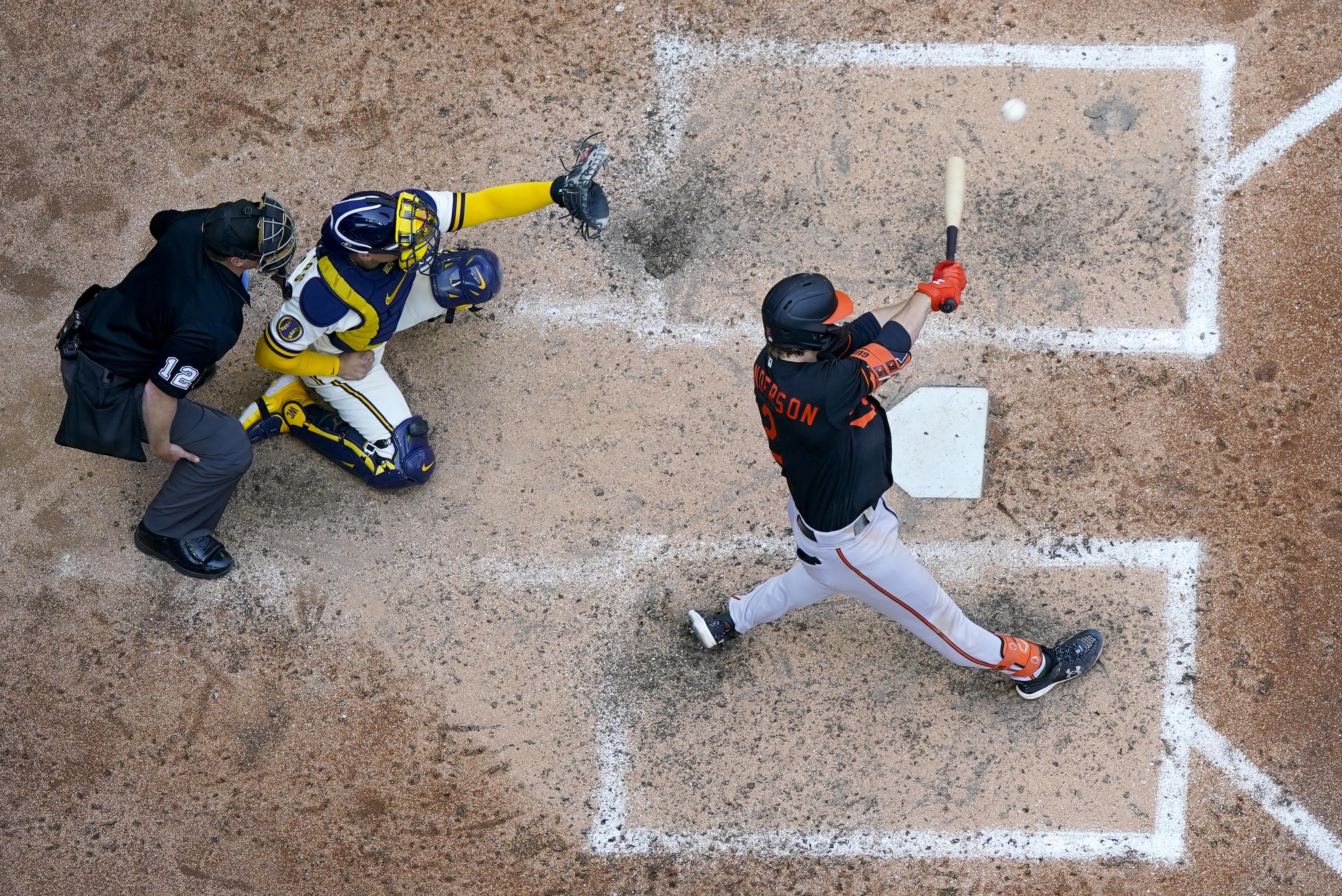 Christian Yelich homers in front of brother