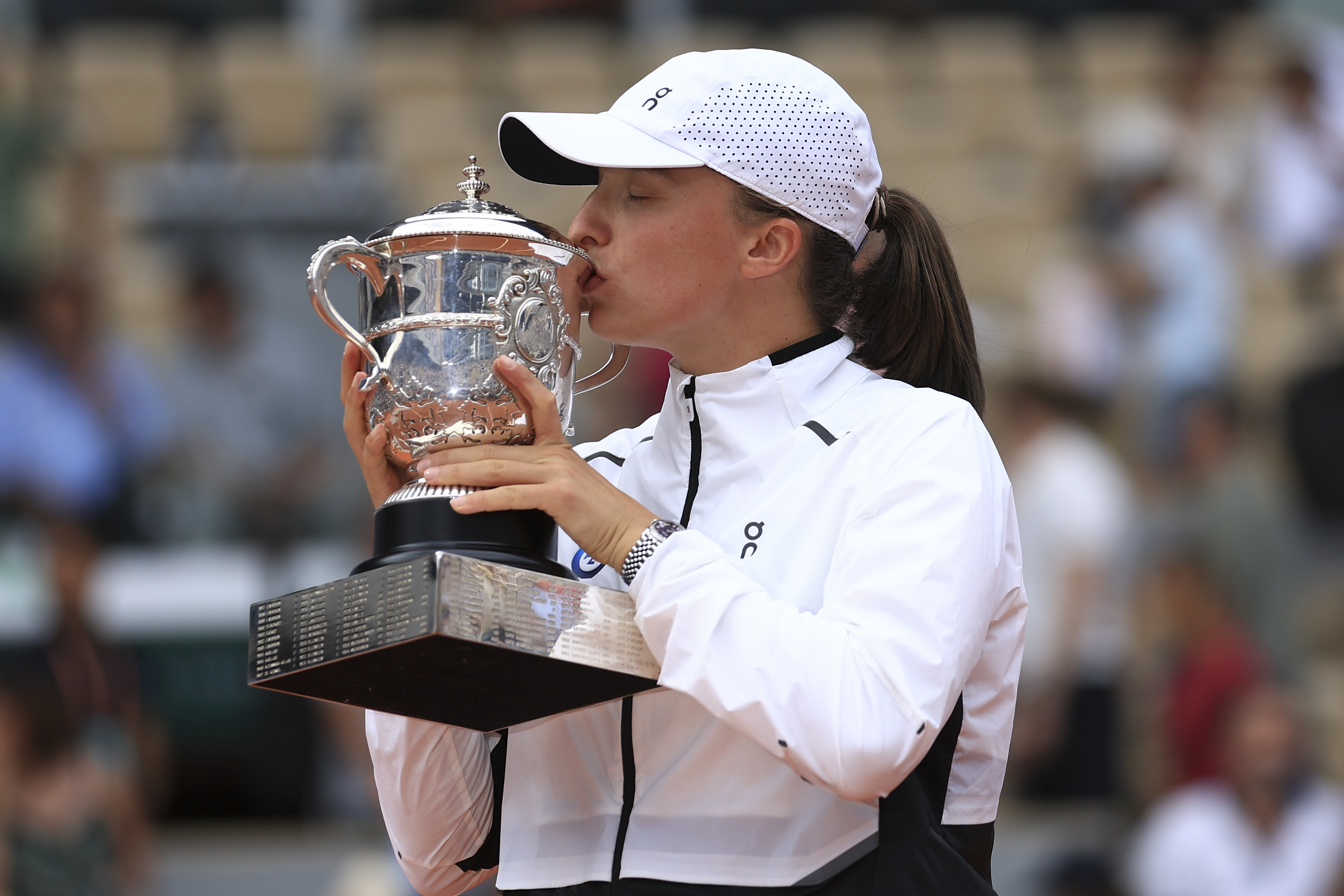 Iga Swiatek Fends Off Unseeded Muchova To Win 3rd French Open