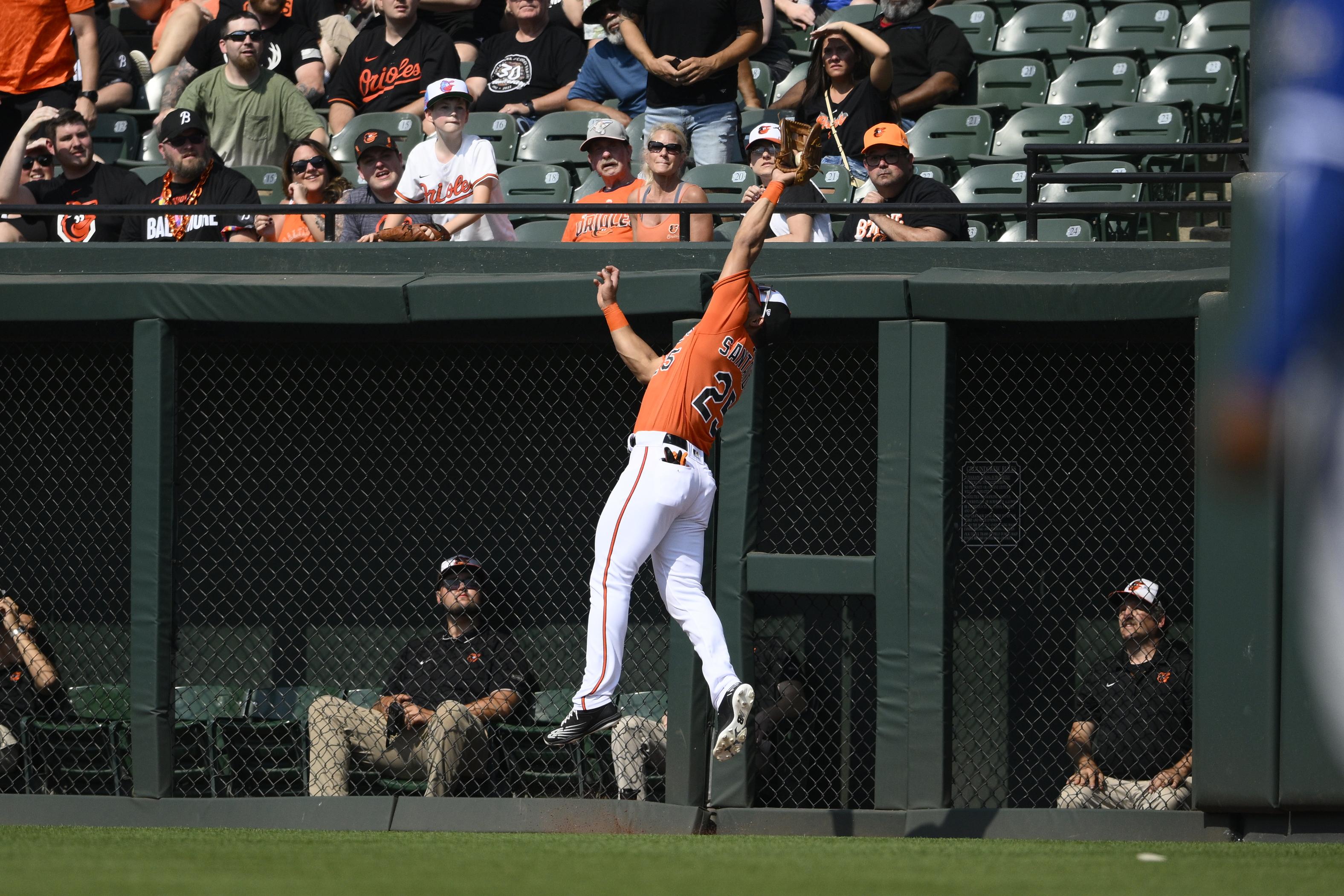 Orioles' Mullins runs perfect route to make insane diving catch vs. Royals