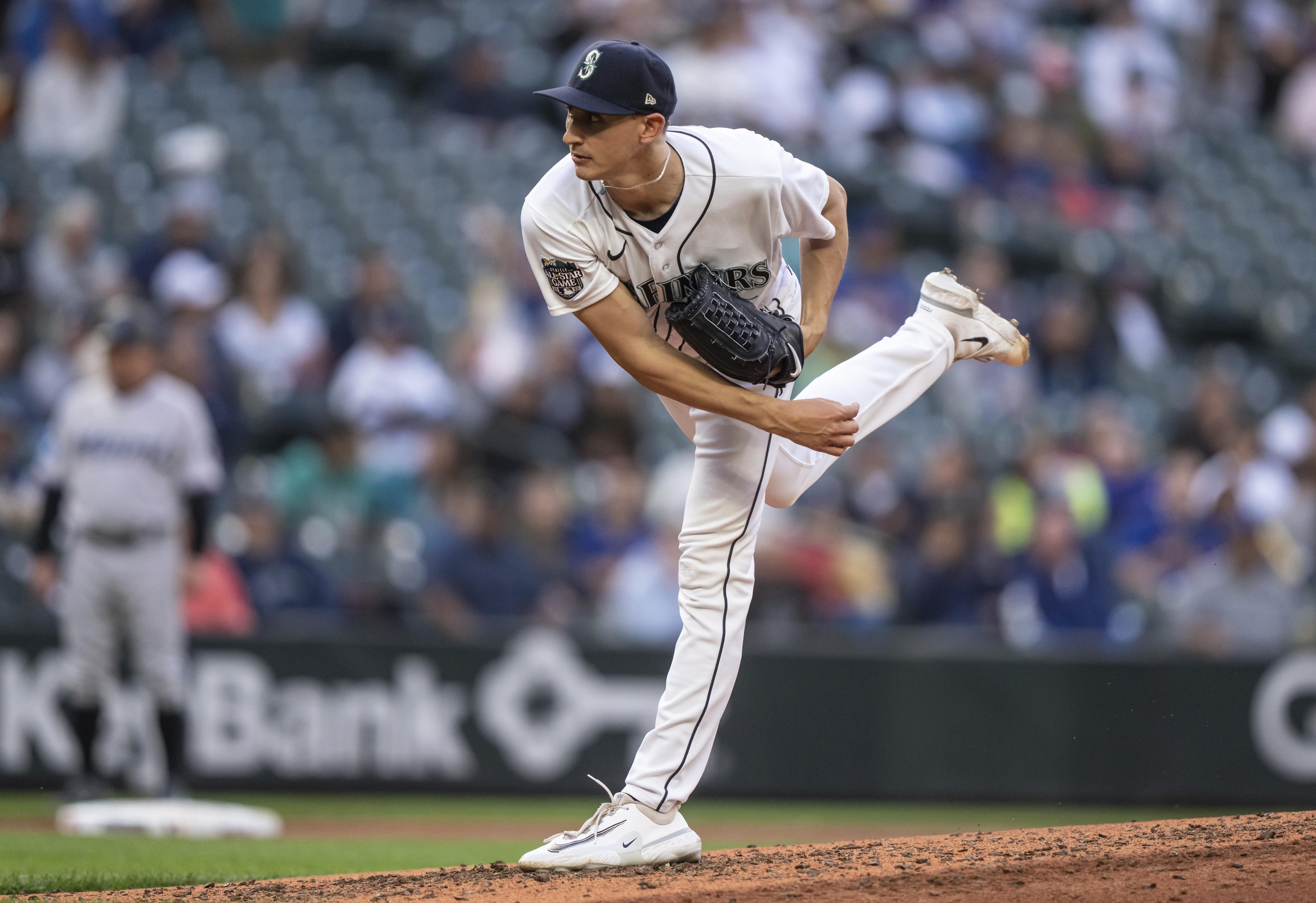 Cal Raleigh keeps taking beating behind plate for Mariners, keeps producing