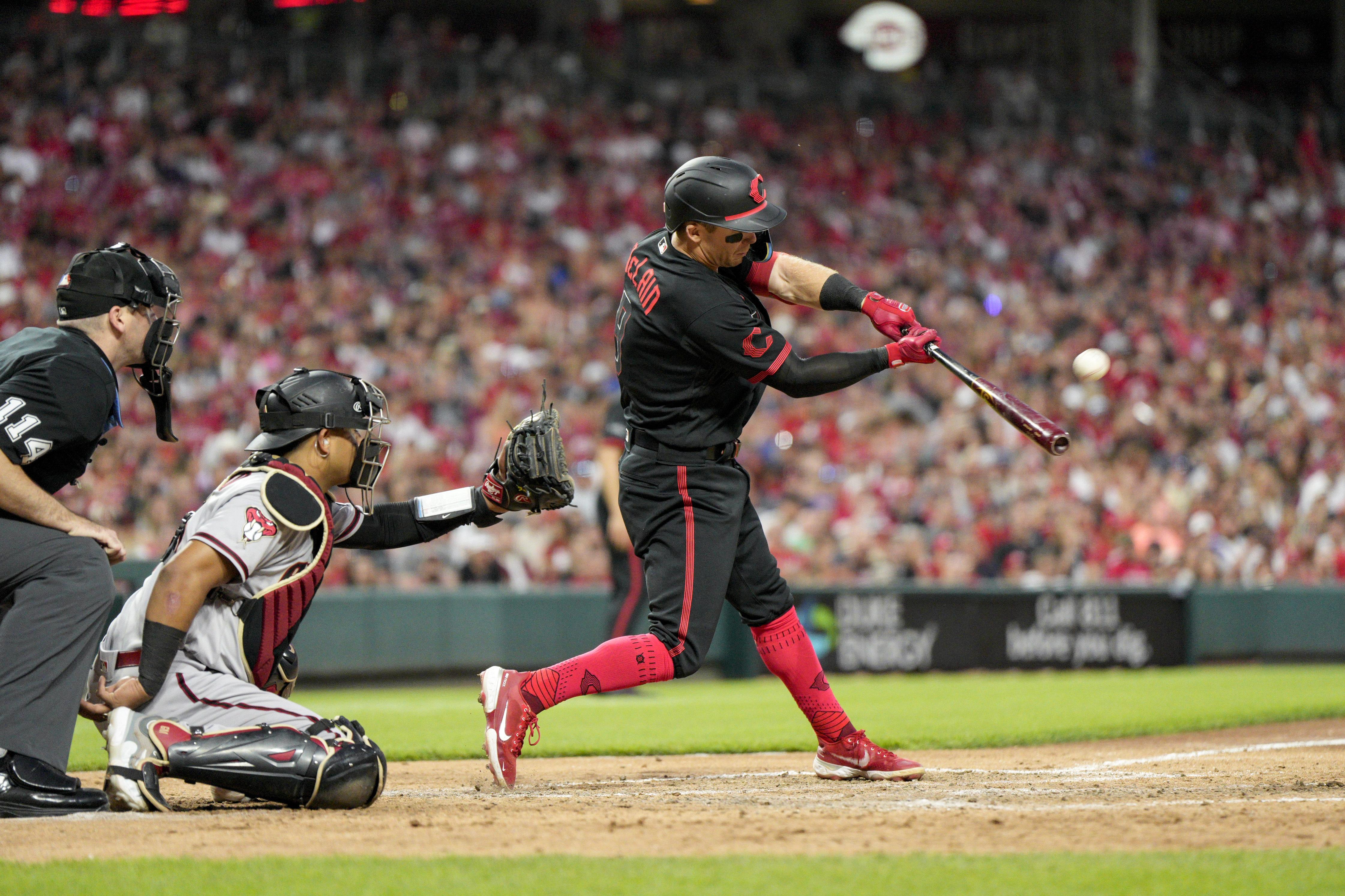 Reds hit three straight HRs in win over Diamondbacks