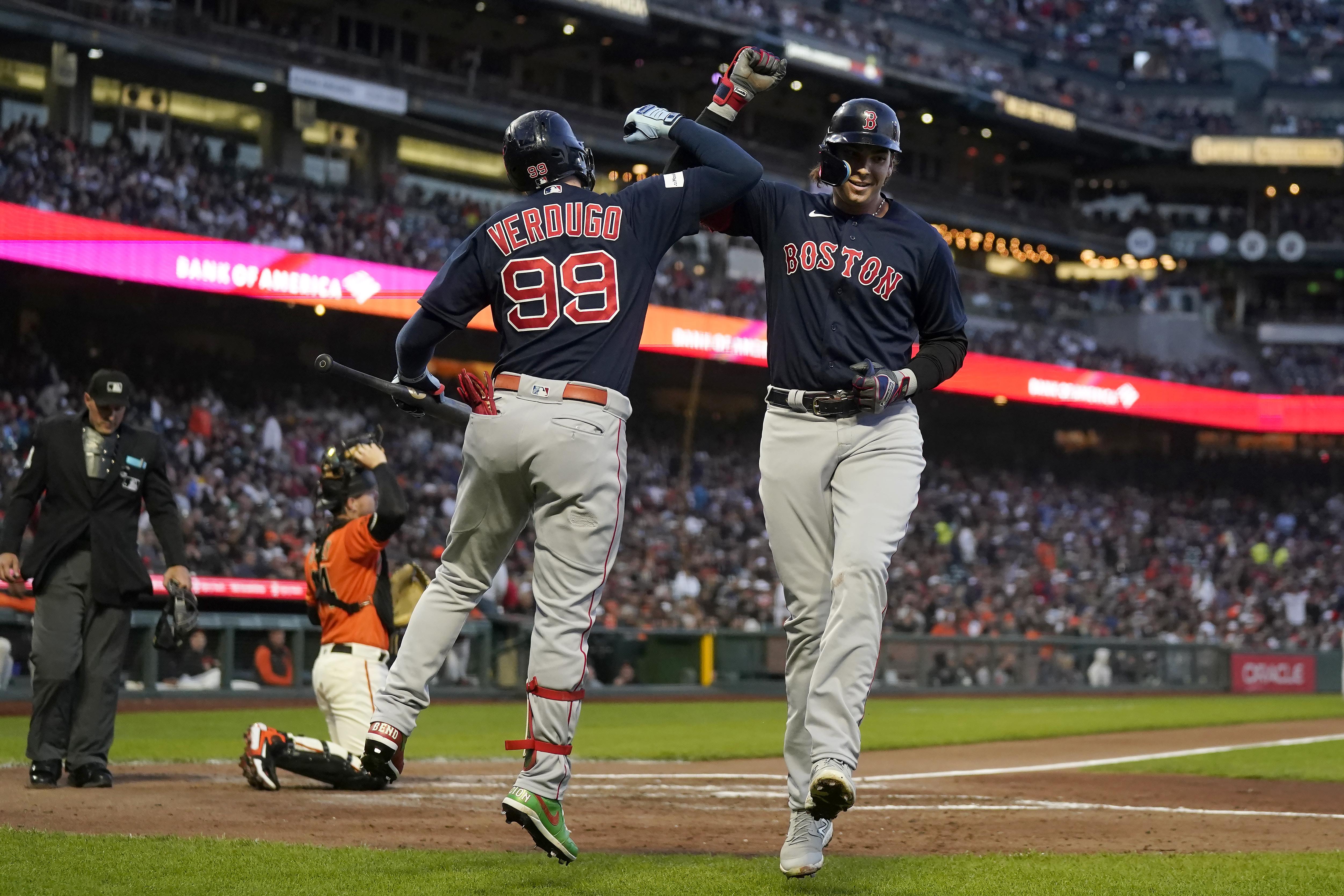 Red Sox squeeze out a win over Diamondbacks, 2-1