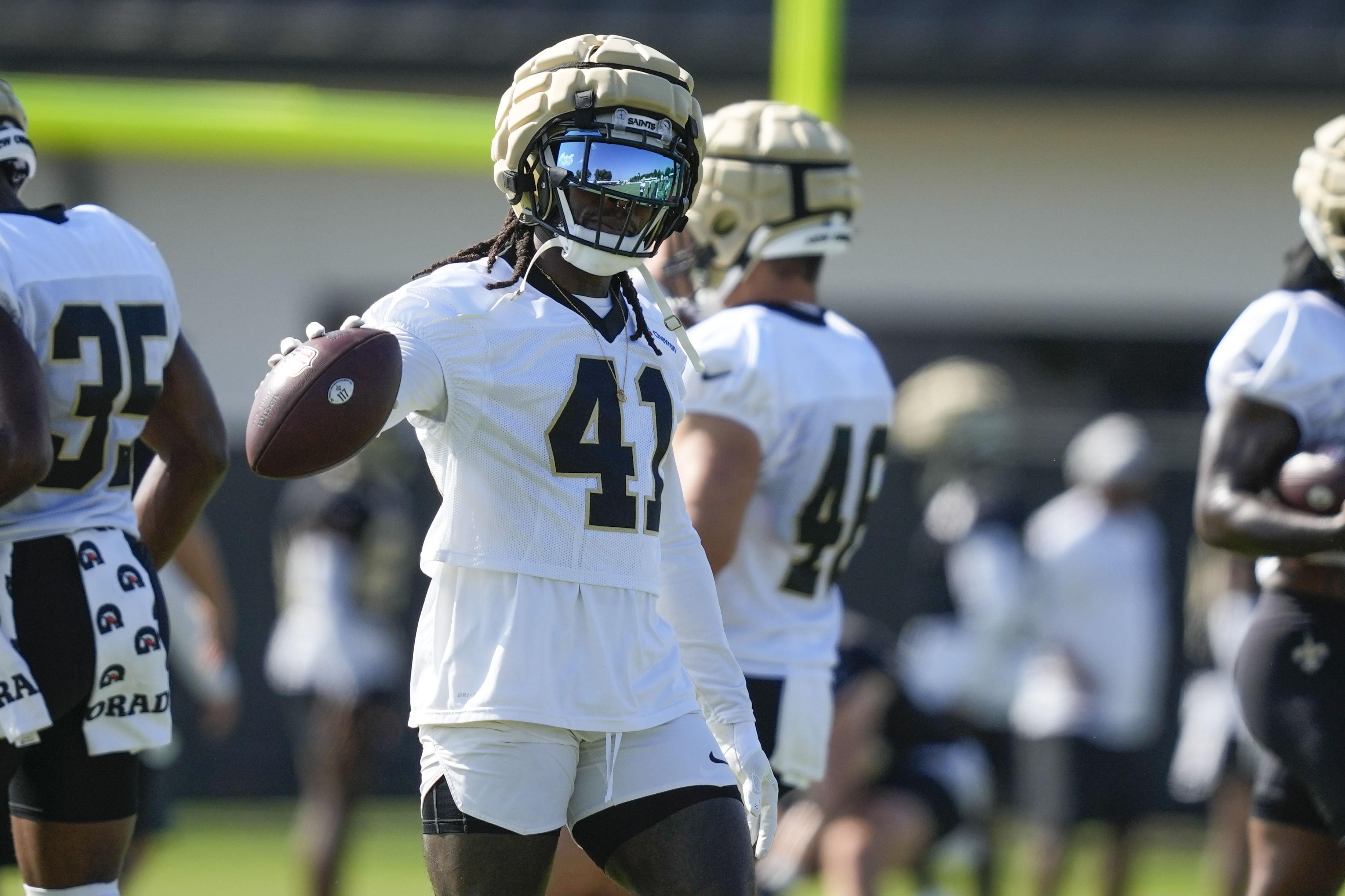 Alvin Kamara returns to practice amid ongoing contract talks with