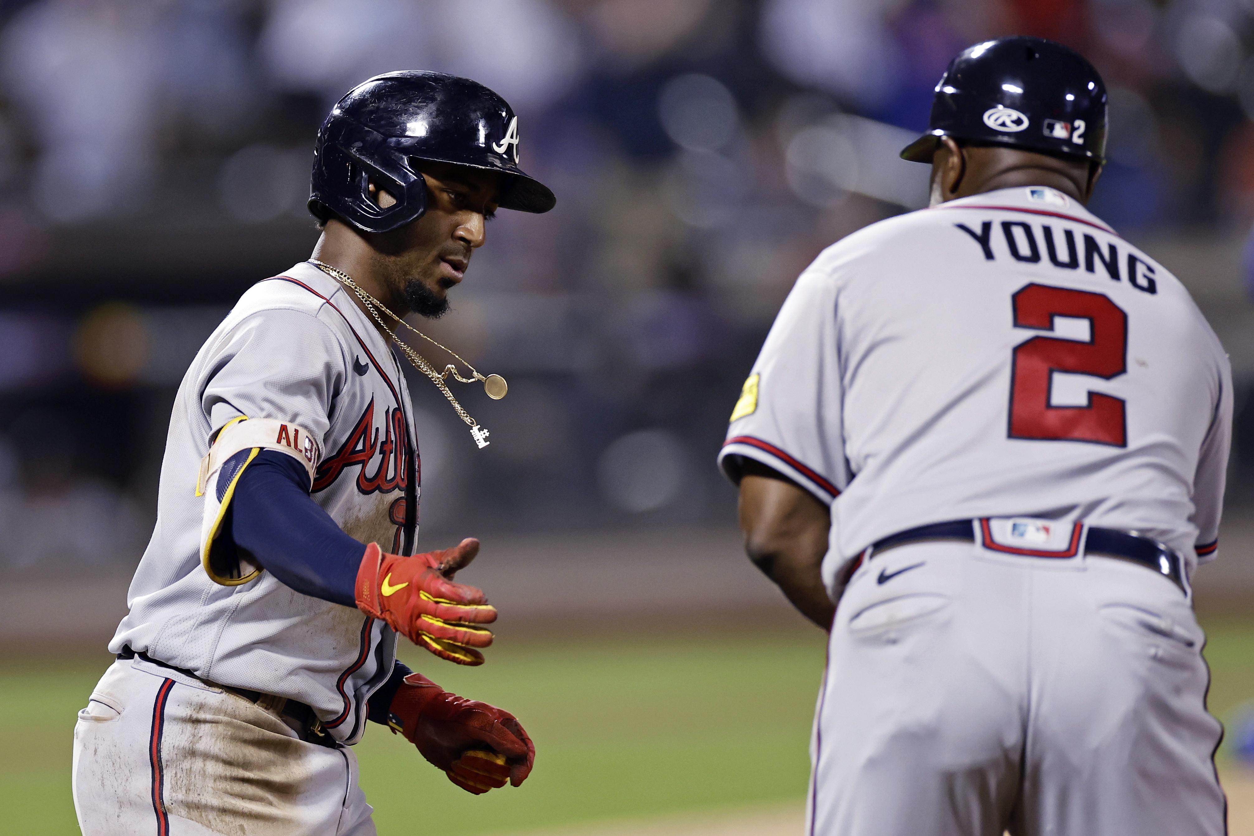 Ozzie Albies exits with injury, 06/13/2022