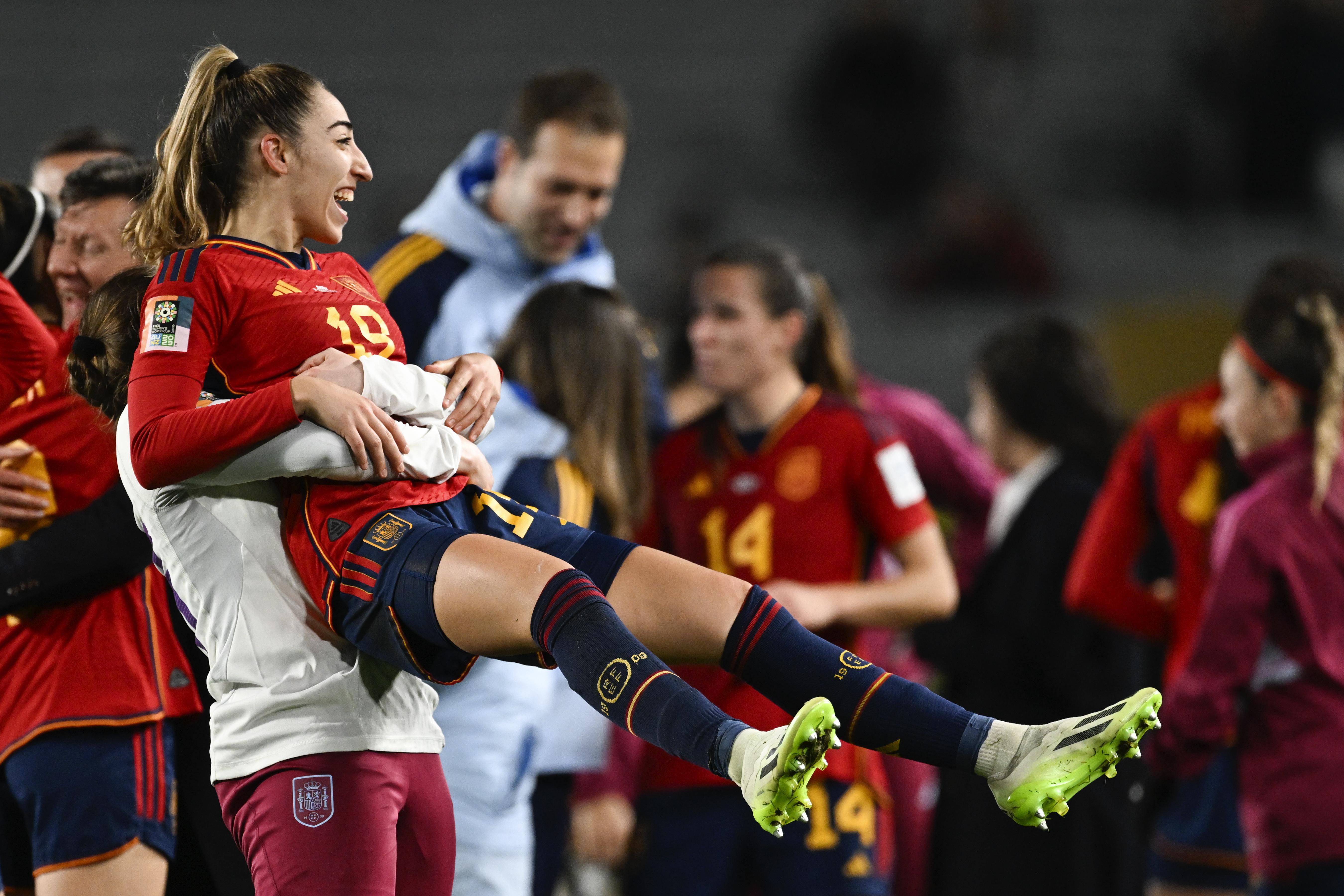 Olga Carmona's late goal sends Spain to the Women's World Cup final with a  2-1 win over Sweden