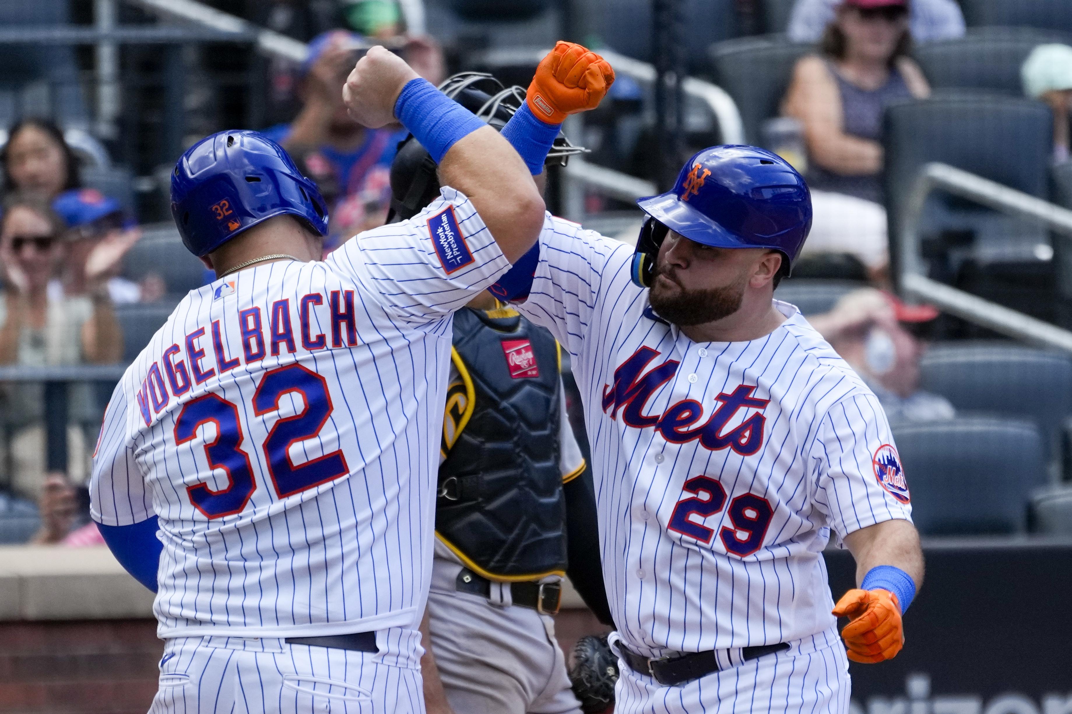 Alonso goes deep twice to reach 40 homers and 100 RBIs as Mets