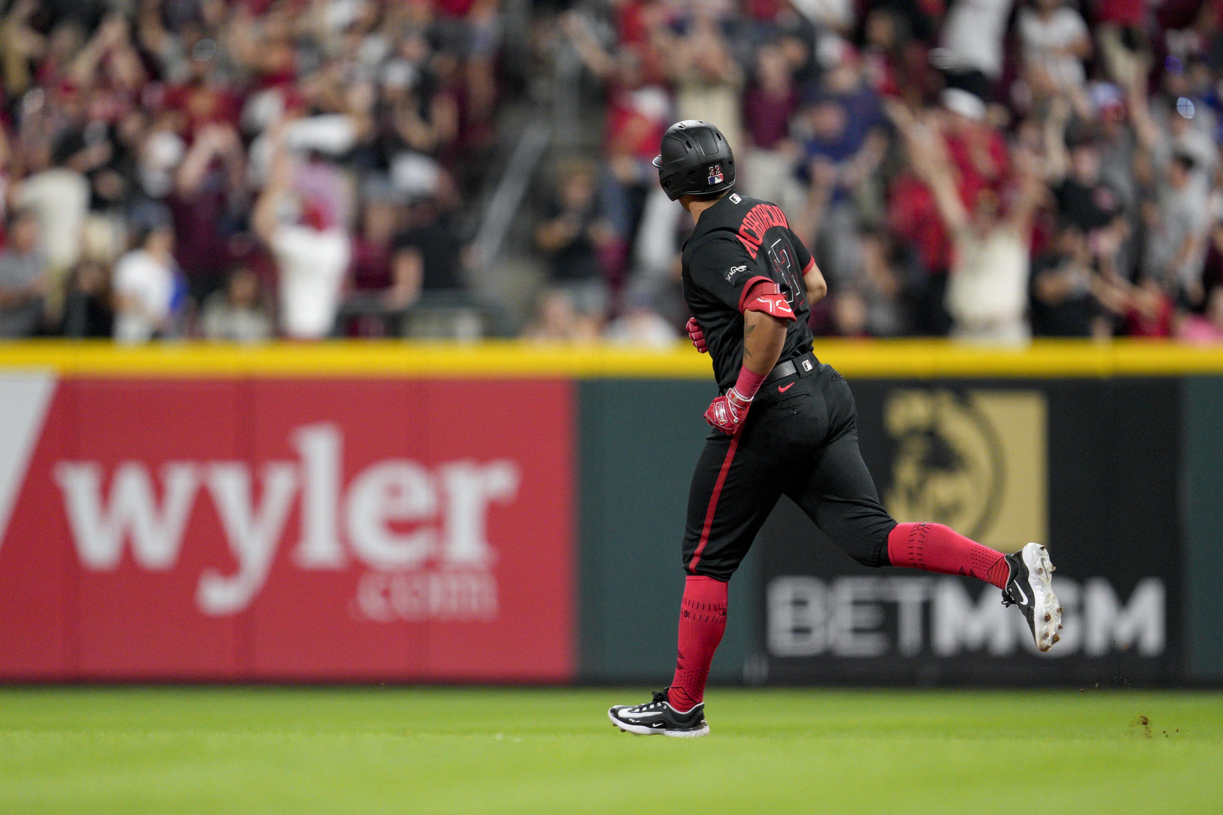 Encarnacion blast joins list of Jays' biggest playoff homers