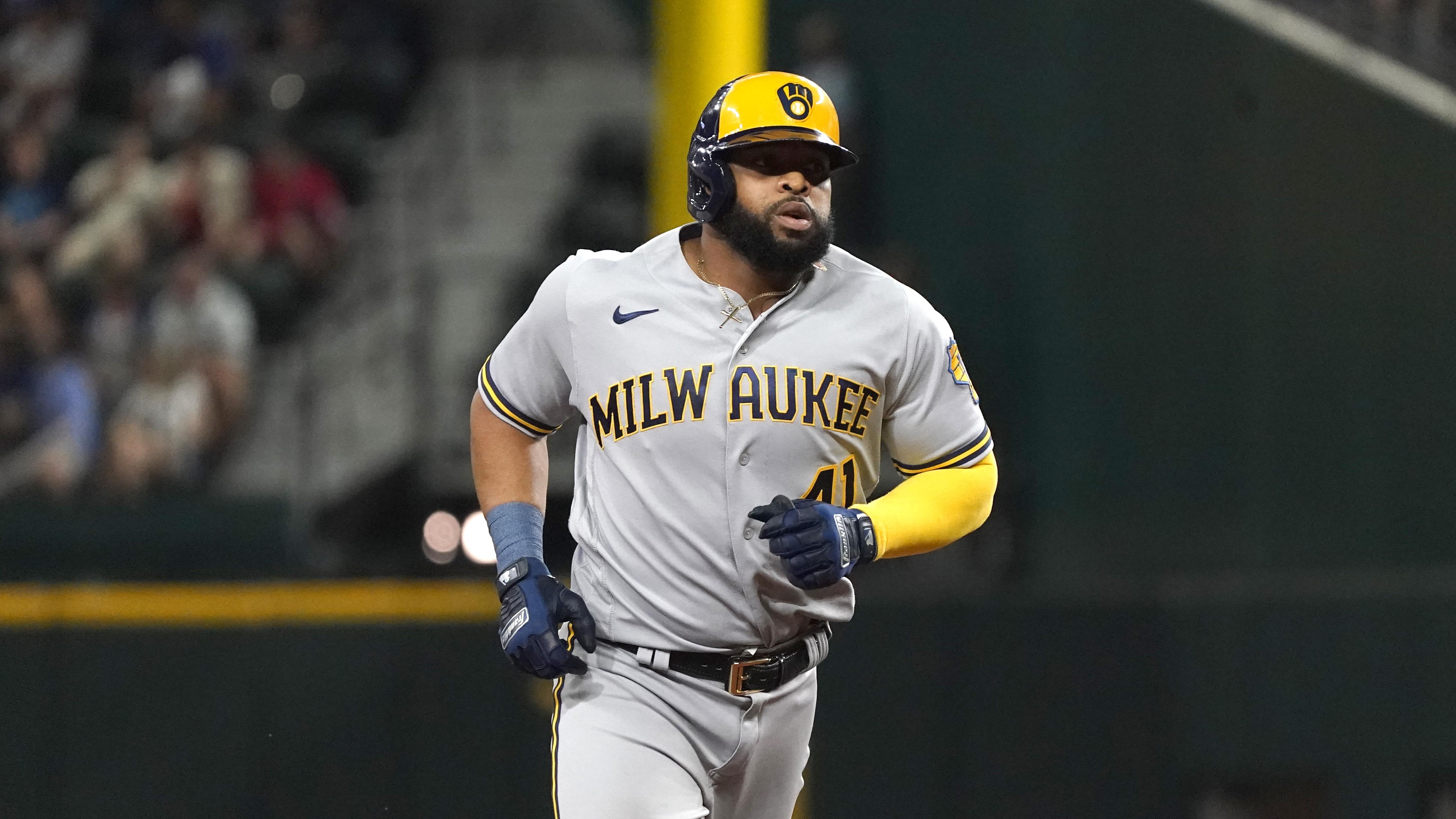 Contreras' 7th-inning double leads Brewers over Phillies 5-3 - The