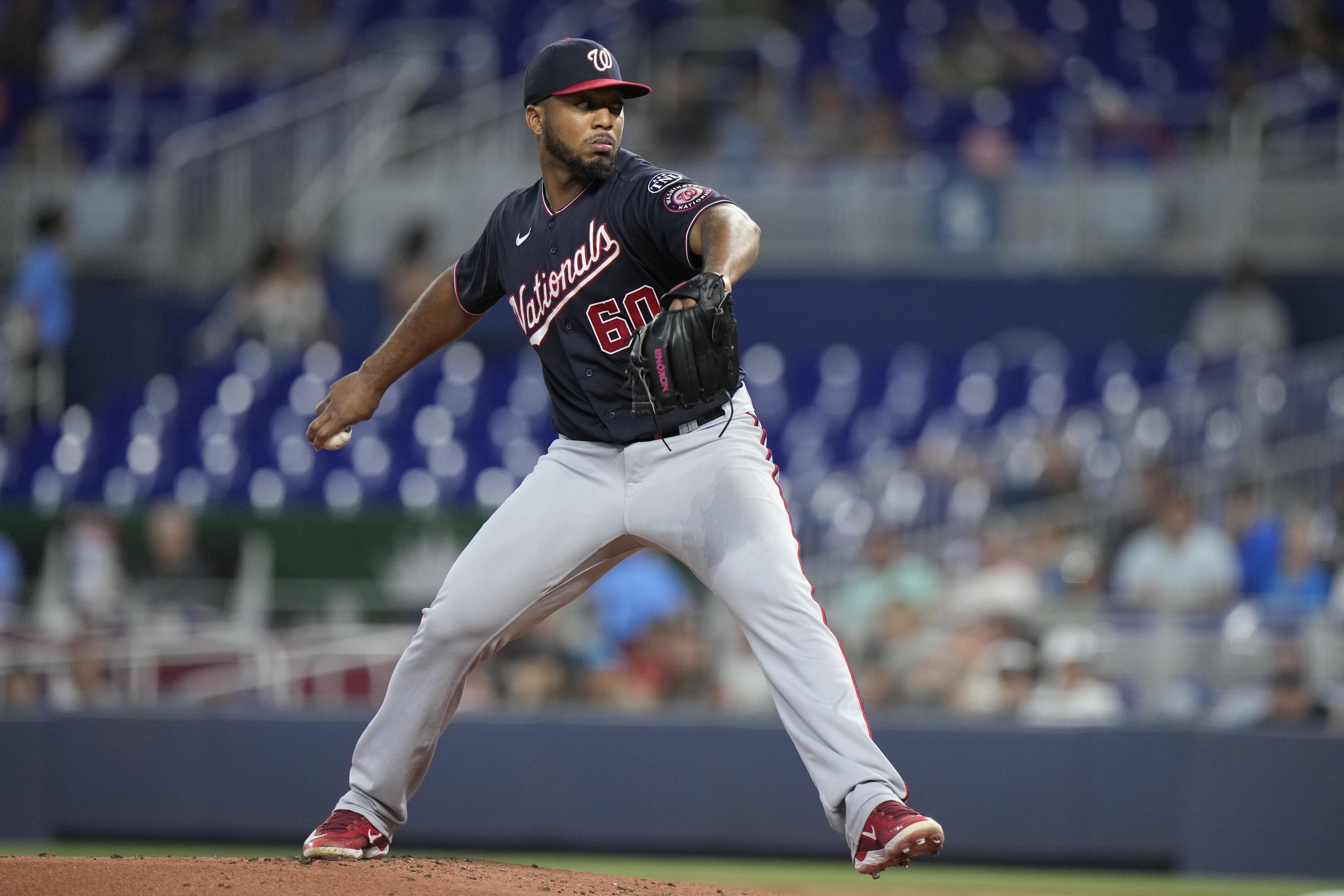 Soriano agrees to play left field for Nationals