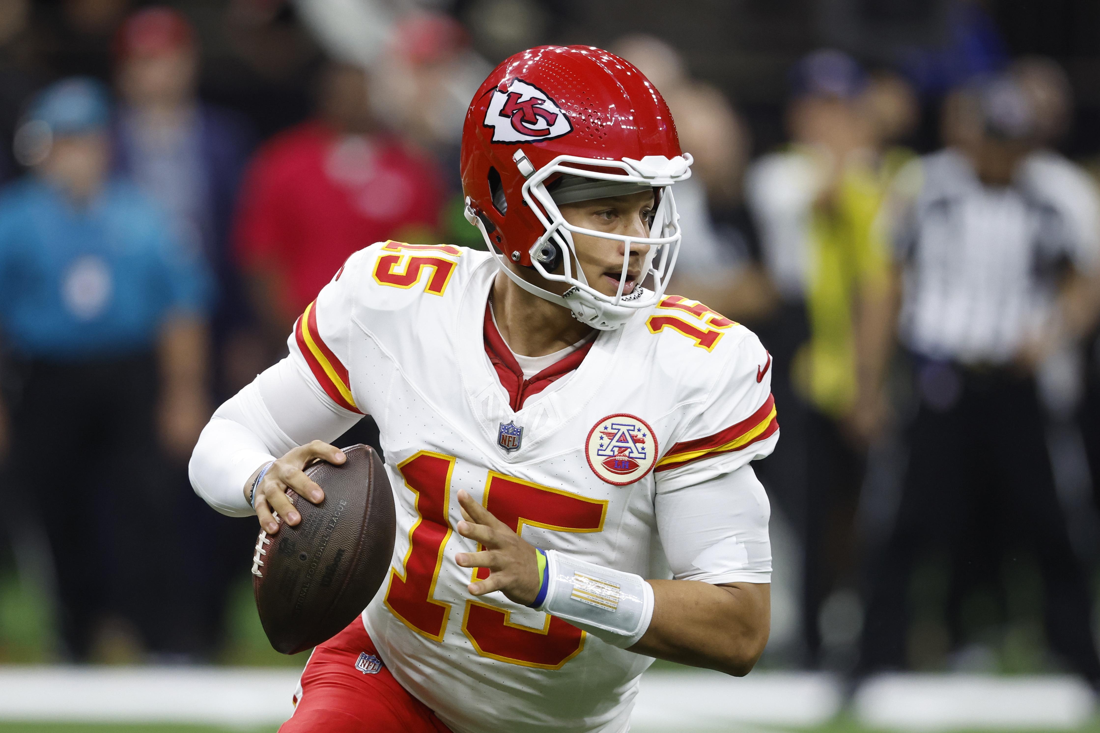 NFL Commentator Backs Joe Burrow Over Patrick Mahomes