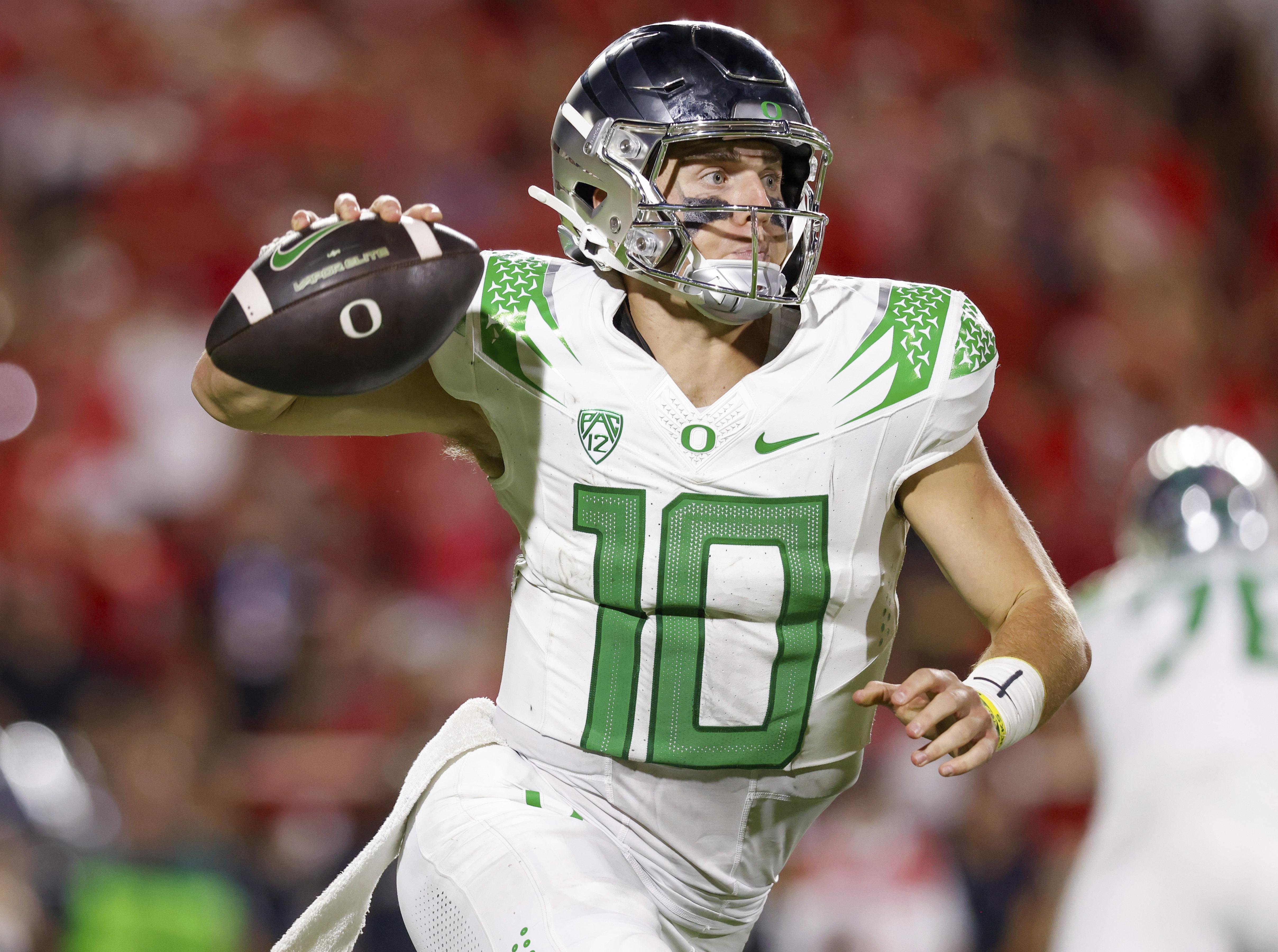 Oregon Ducks' quarterback situation: A timeline of turmoil since