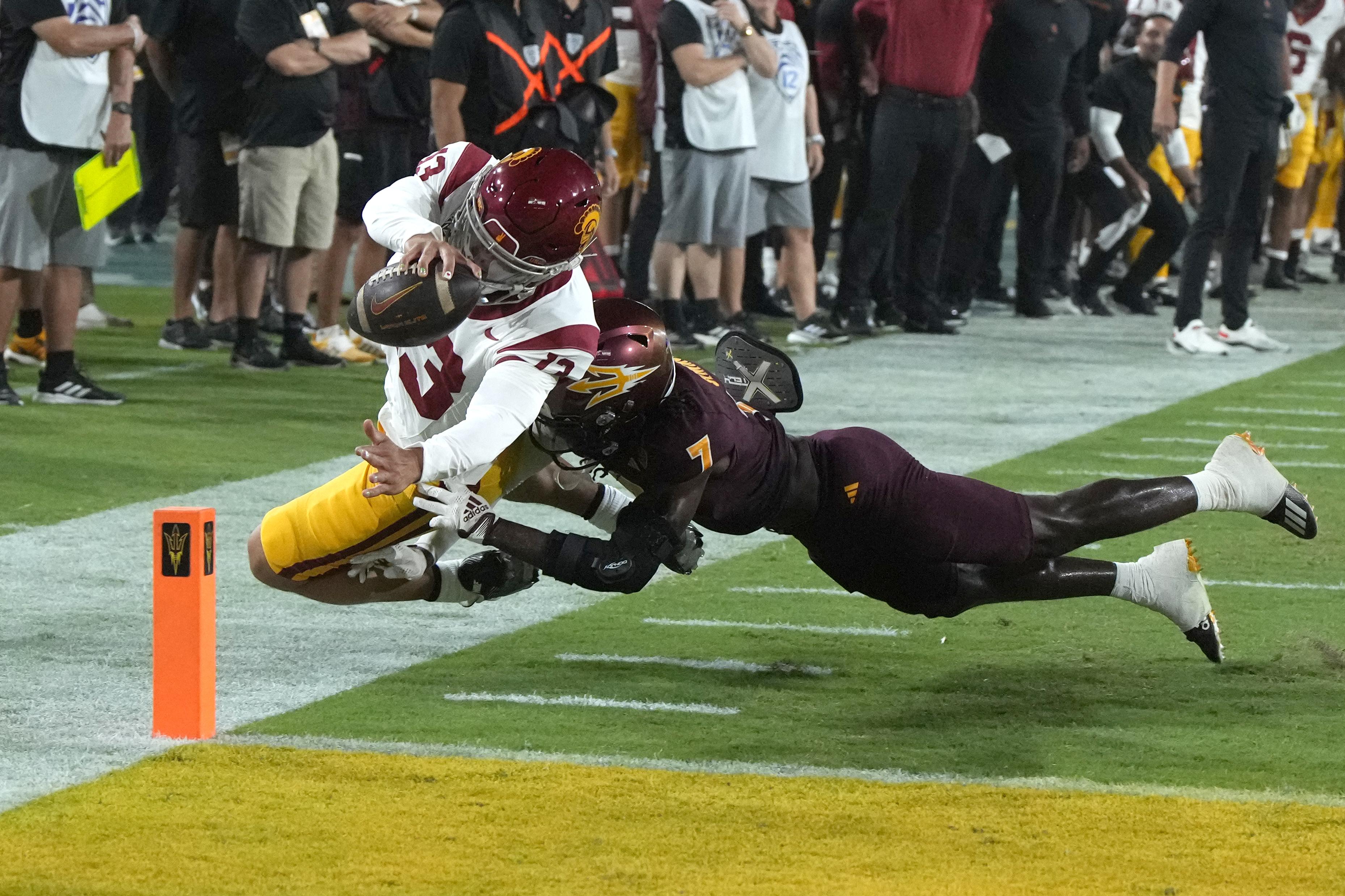 USC overcomes late deficit to improve to 2-0 with 34-30 win over Arizona -  Daily Trojan