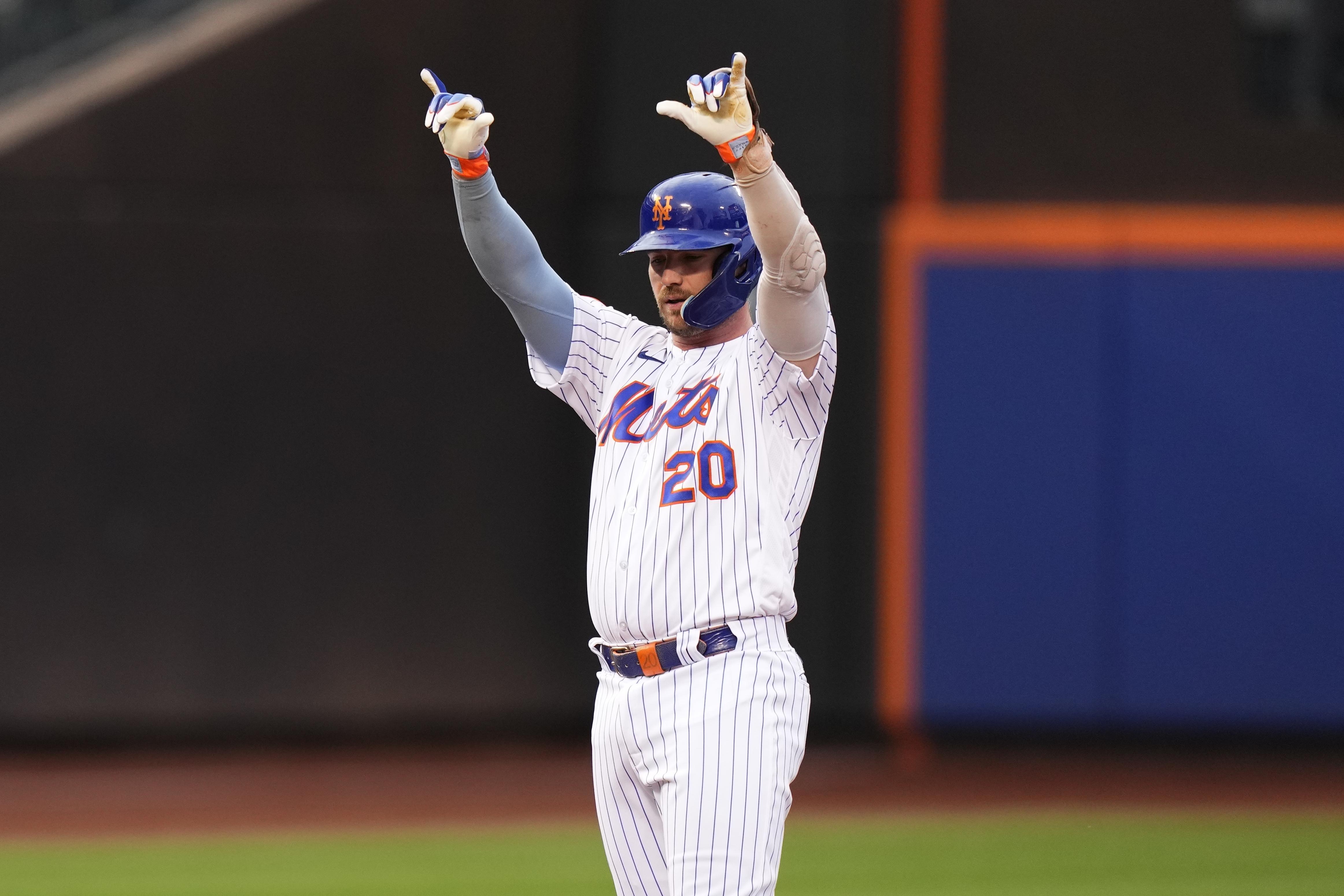 NY Mets fail in field again, make three errors in 8-3 loss to LA