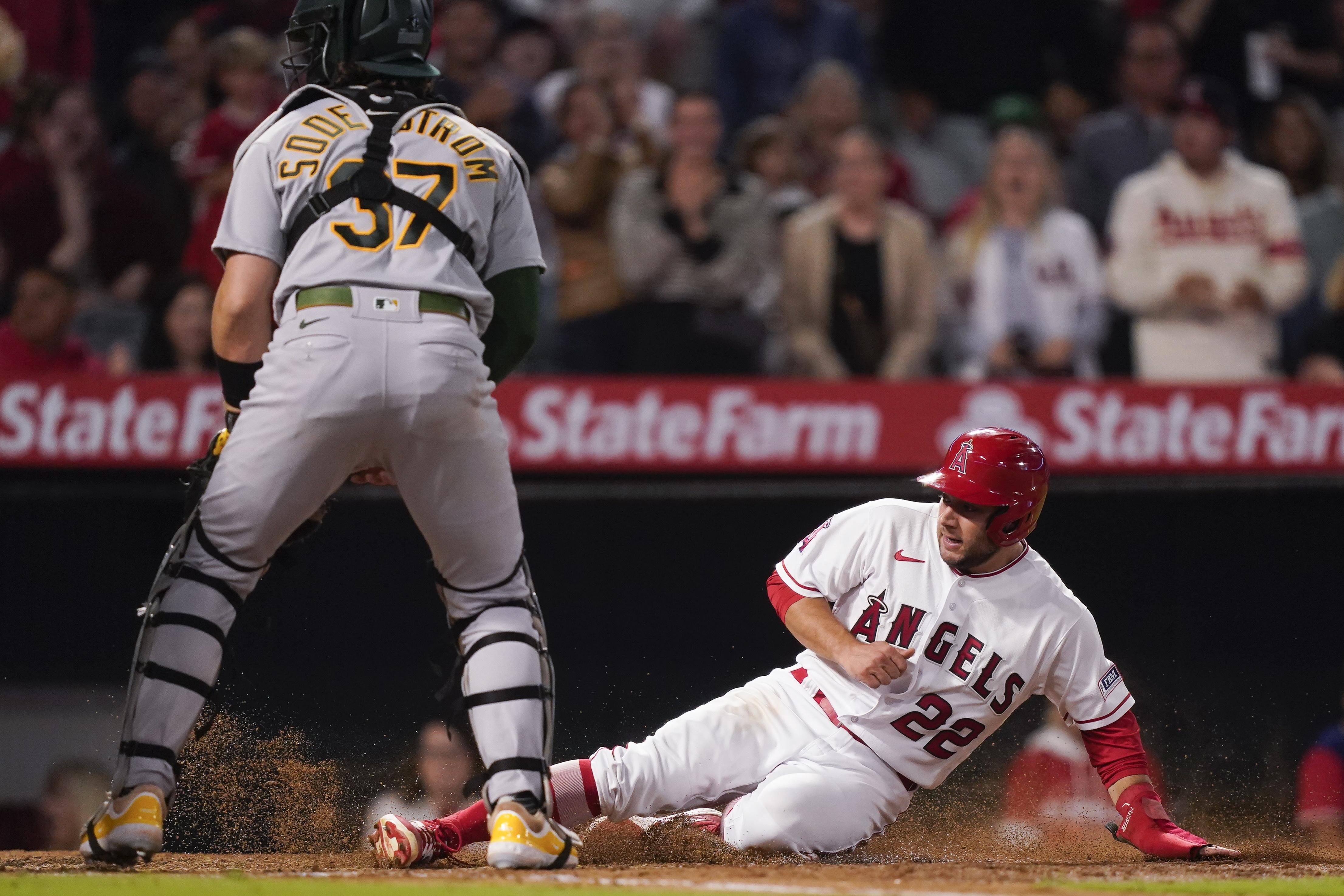 Moniak's homer in 8th propels Angels to 2-1 over Red Sox