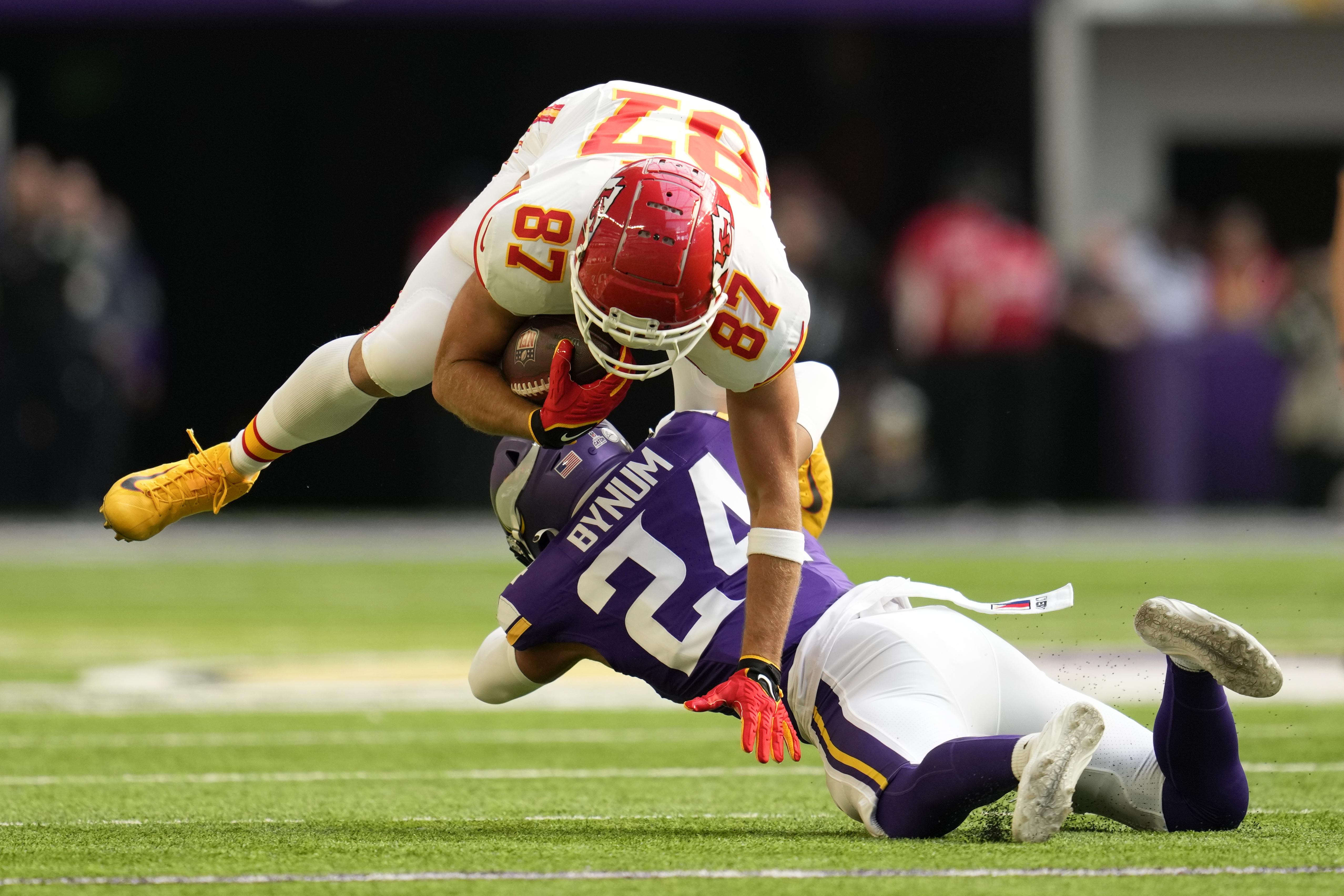 Travis Kelce catches 4 touchdown passes from Patrick Mahomes