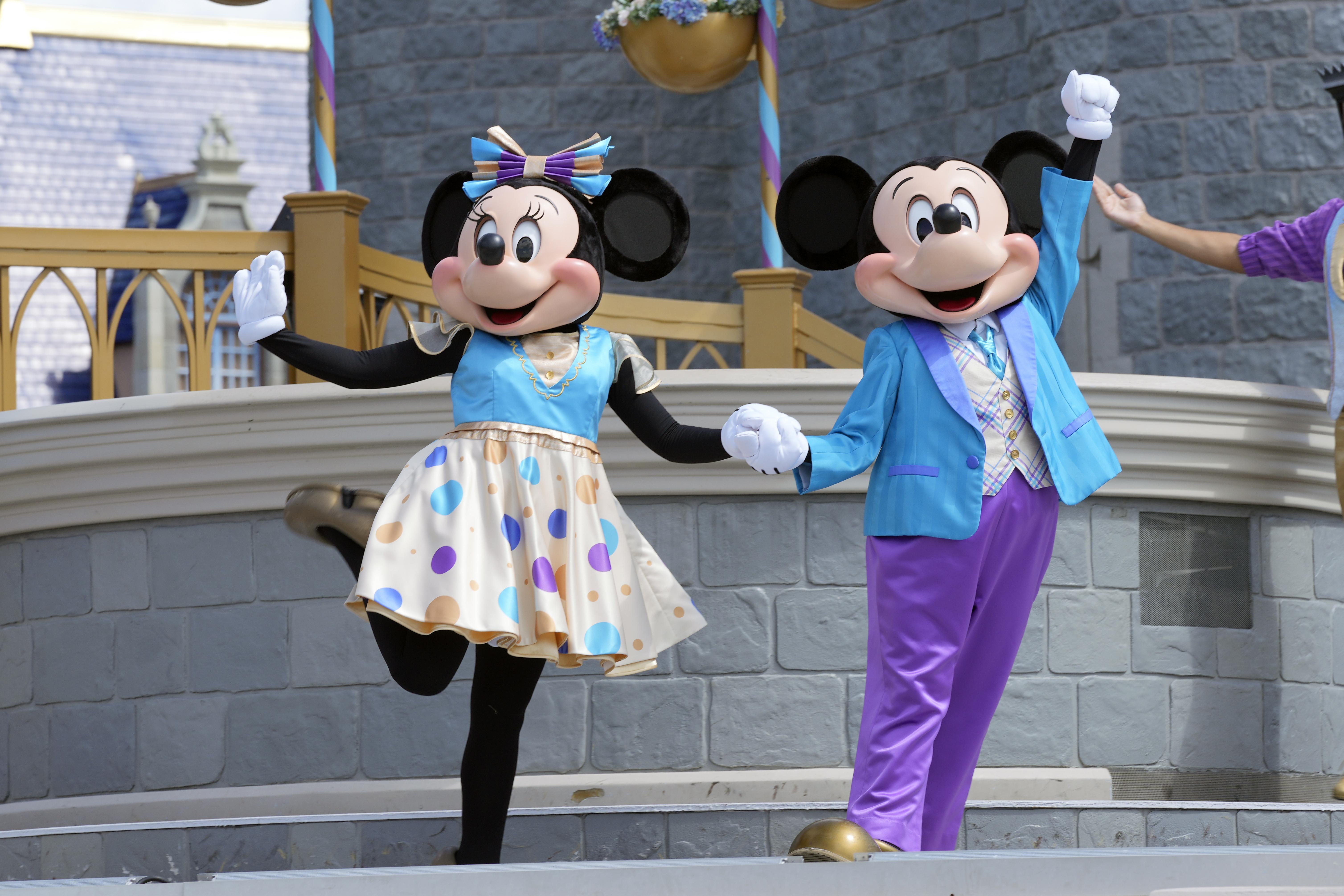 Mickey Mouse and Friends Photo Album – Disneyland 2023 – Medium