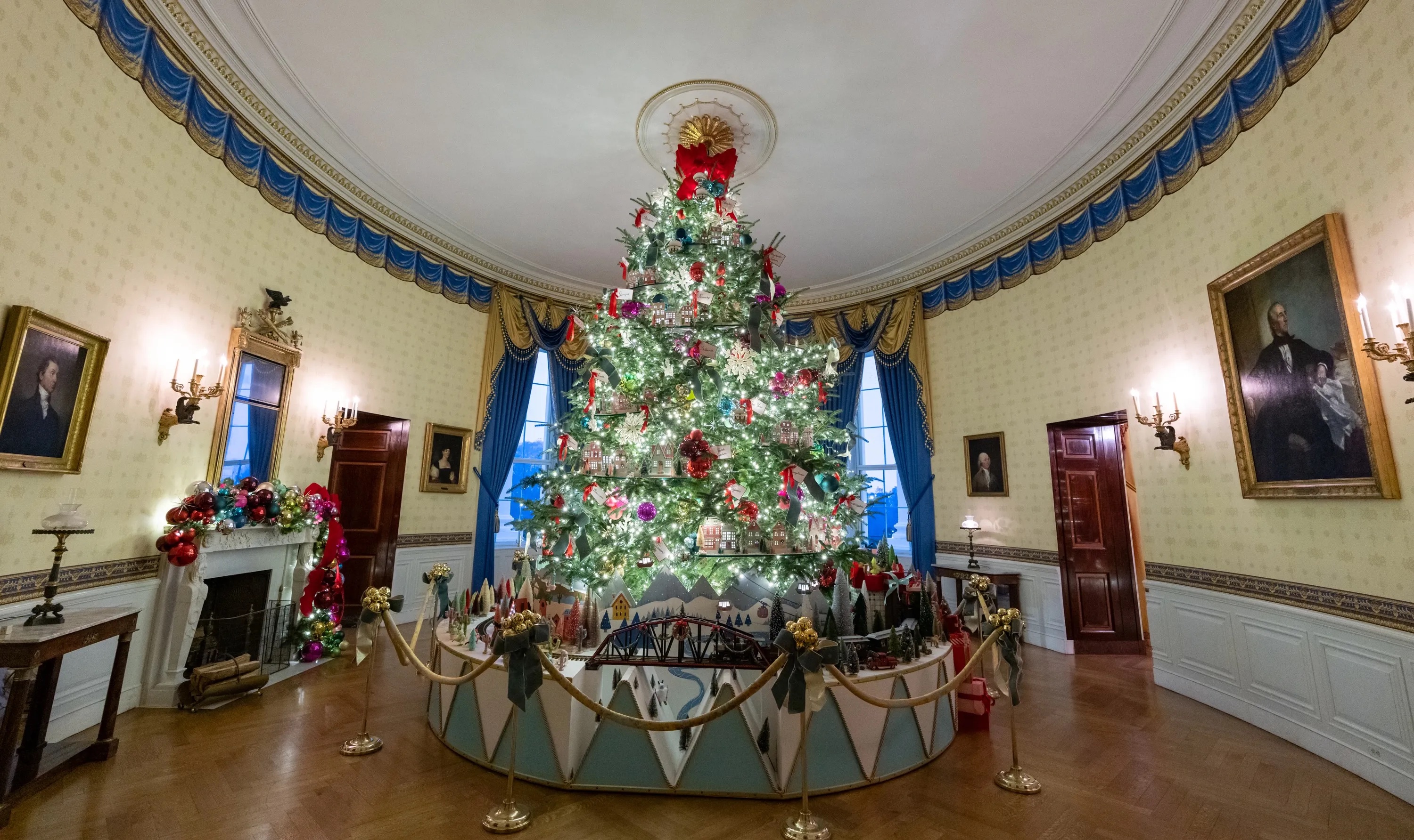 Jill Biden unveils White House holiday decorations
