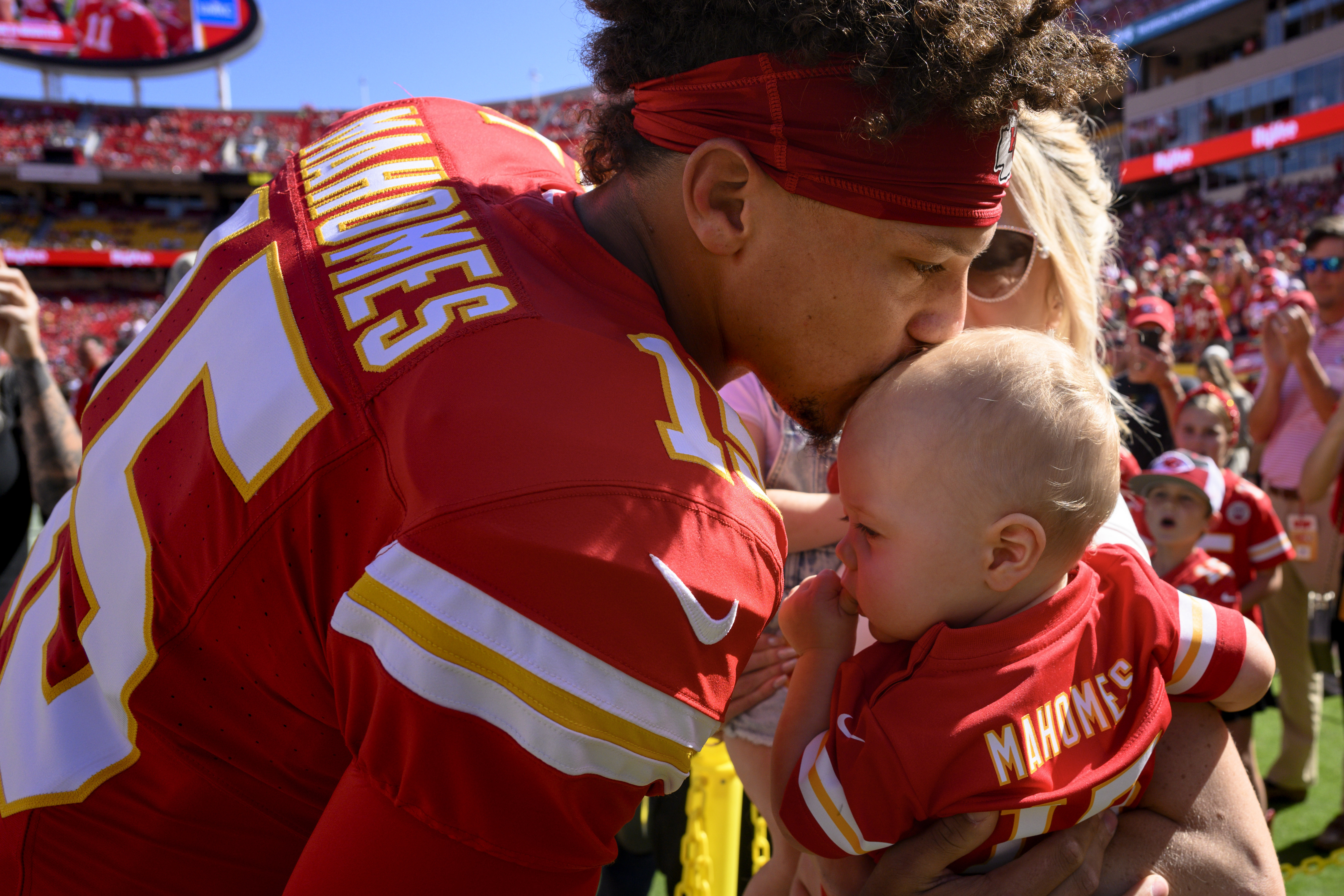 Now a father of two, Chiefs QB Patrick Mahomes has a new ...