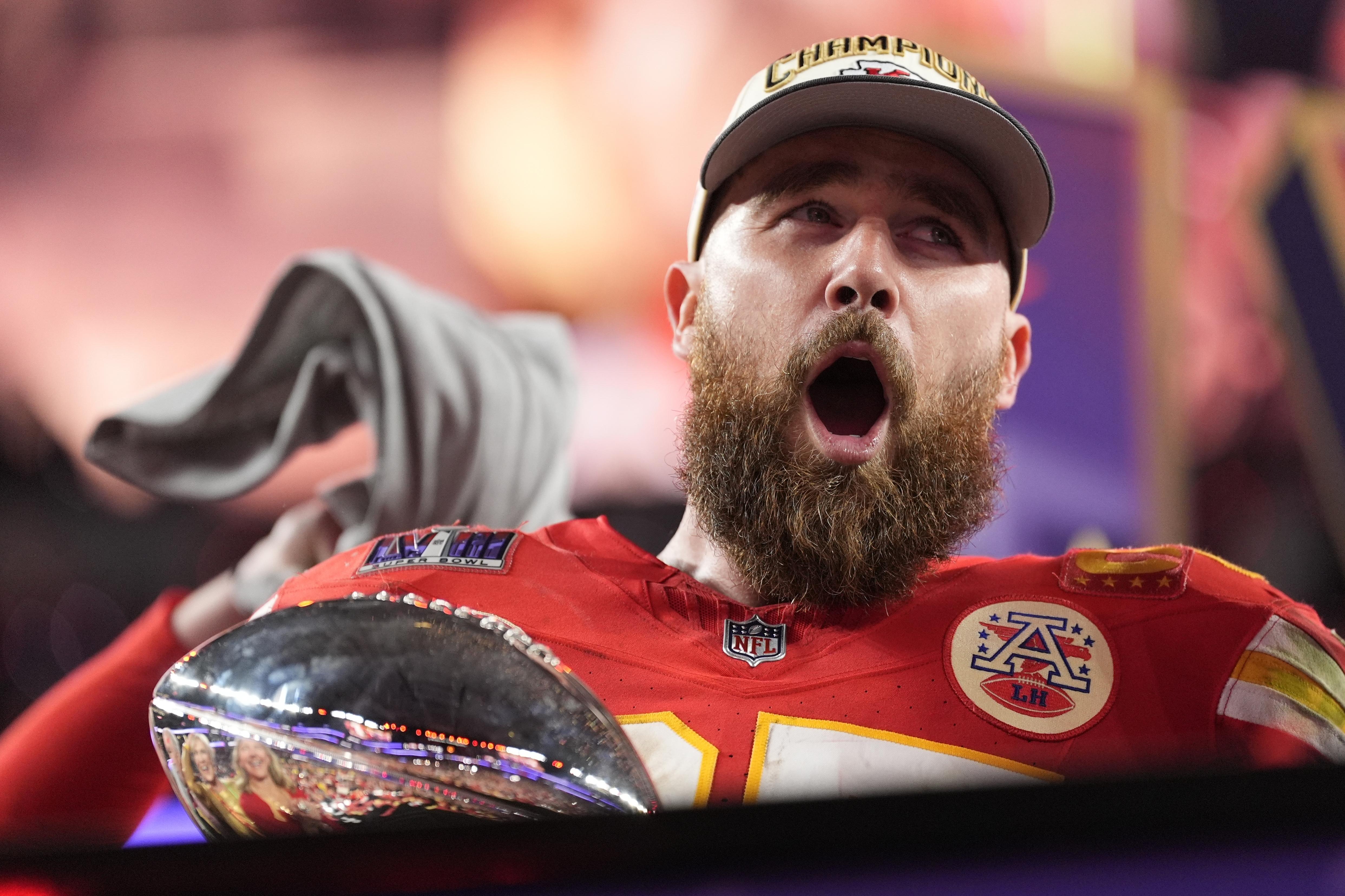 Chiefs star Travis Kelce shakes off an ankle injury with a key TD