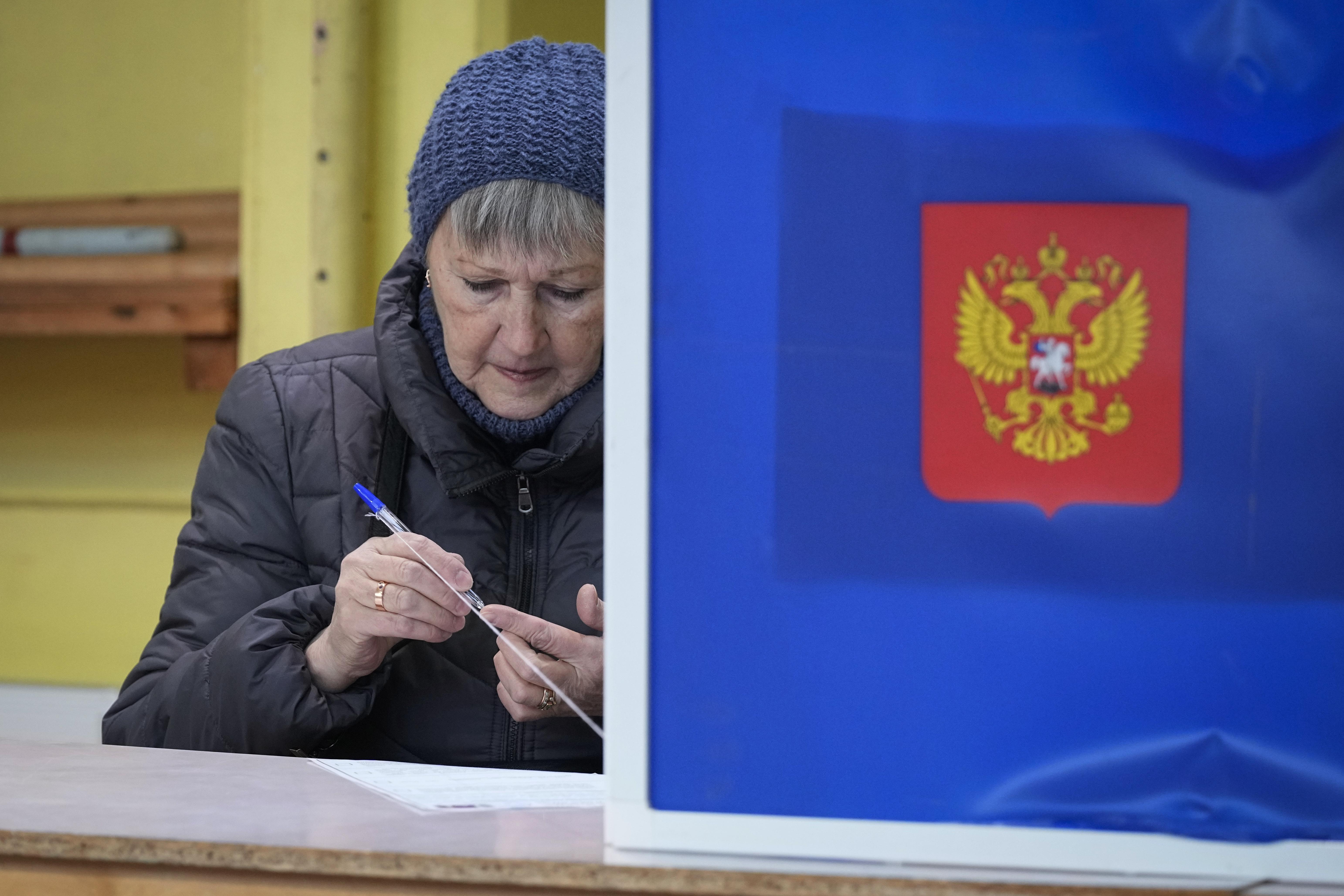 Long Lines of Russian Voters Signal Discontent With Putin's Tenure - The  New York Times