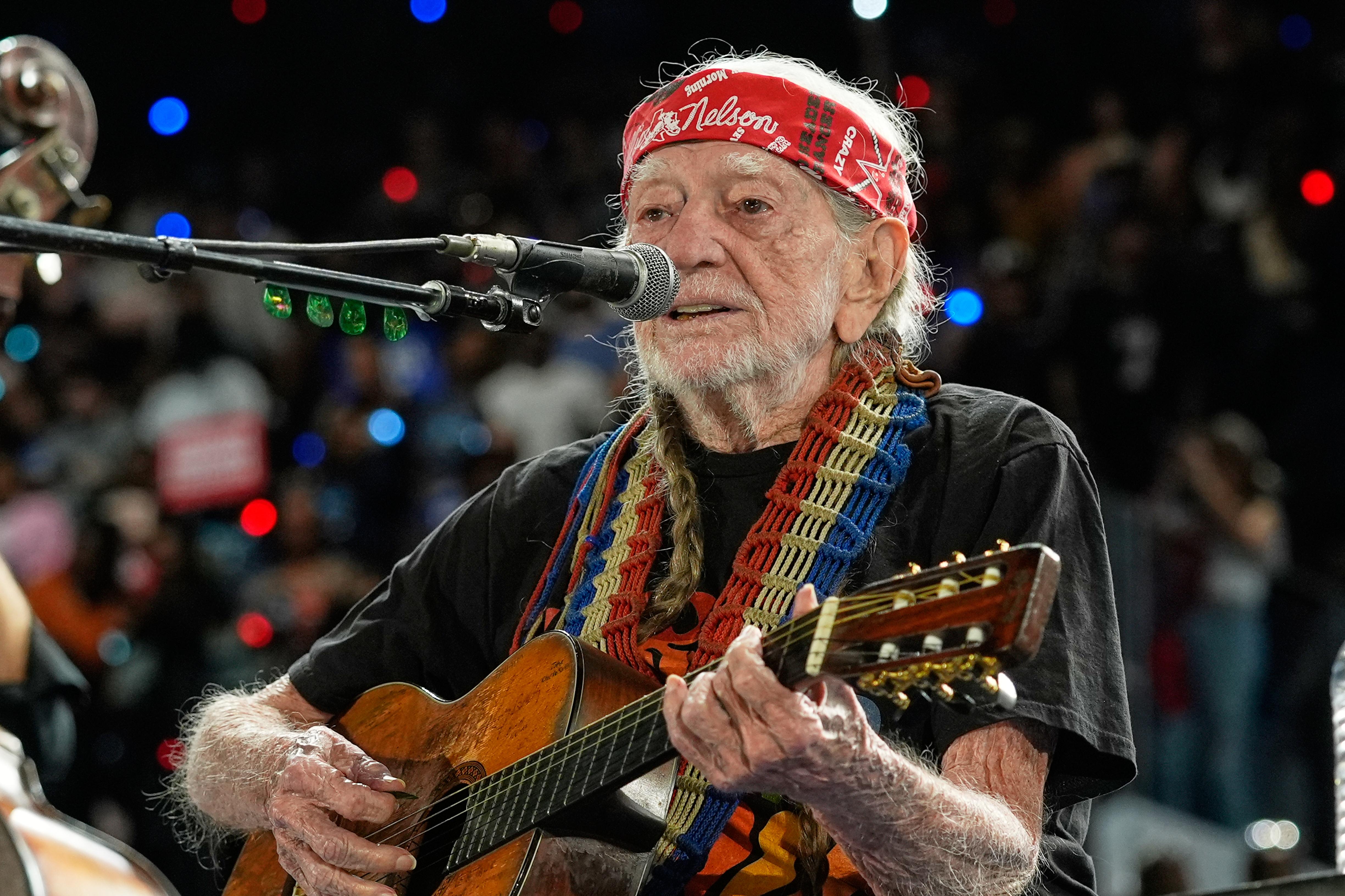 Willie Nelson keeps living the life he loves at 92. 'I'm not through with it yet' - Washington Times